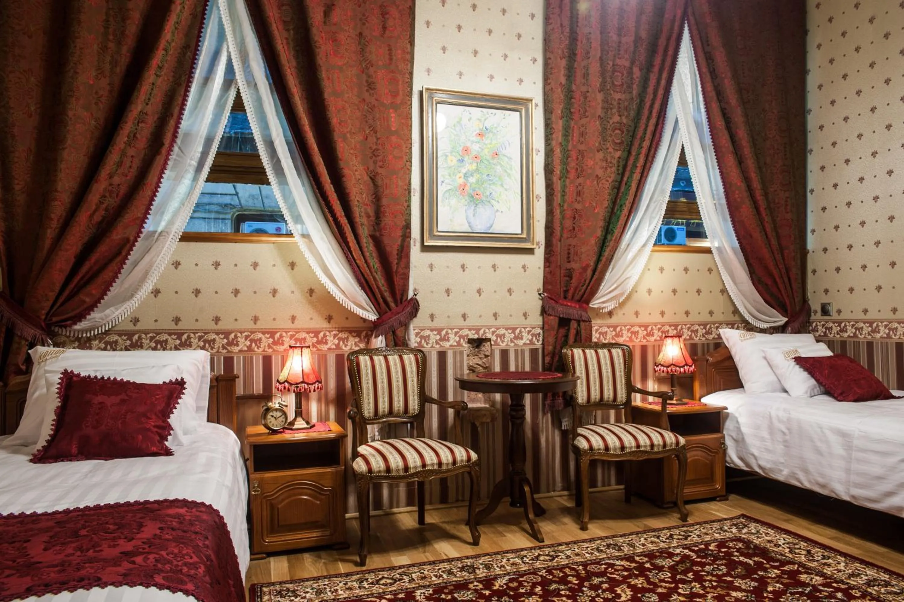 Photo of the whole room, Bed in Cotton House Budapest