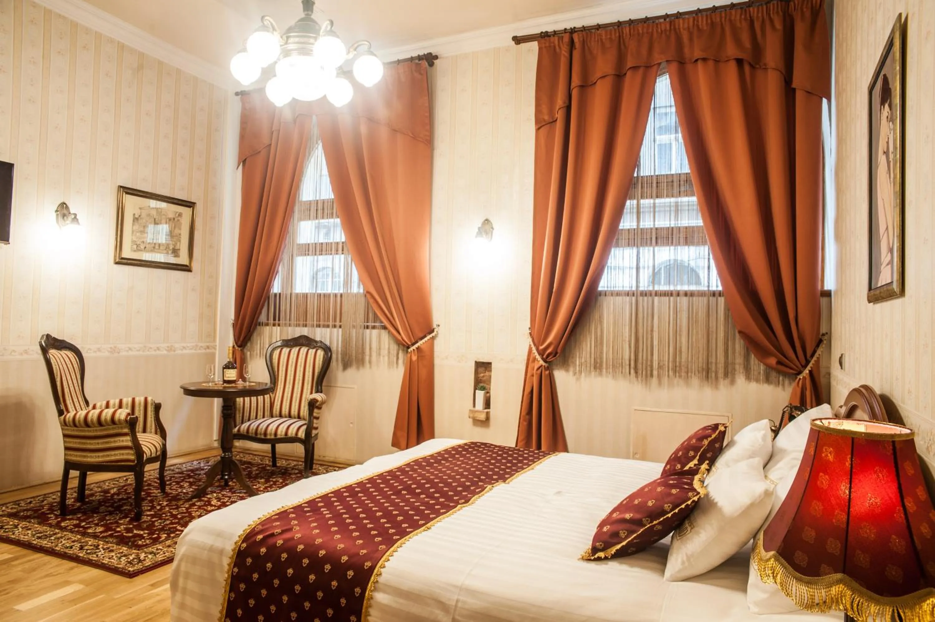 Photo of the whole room, Bed in Cotton House Budapest