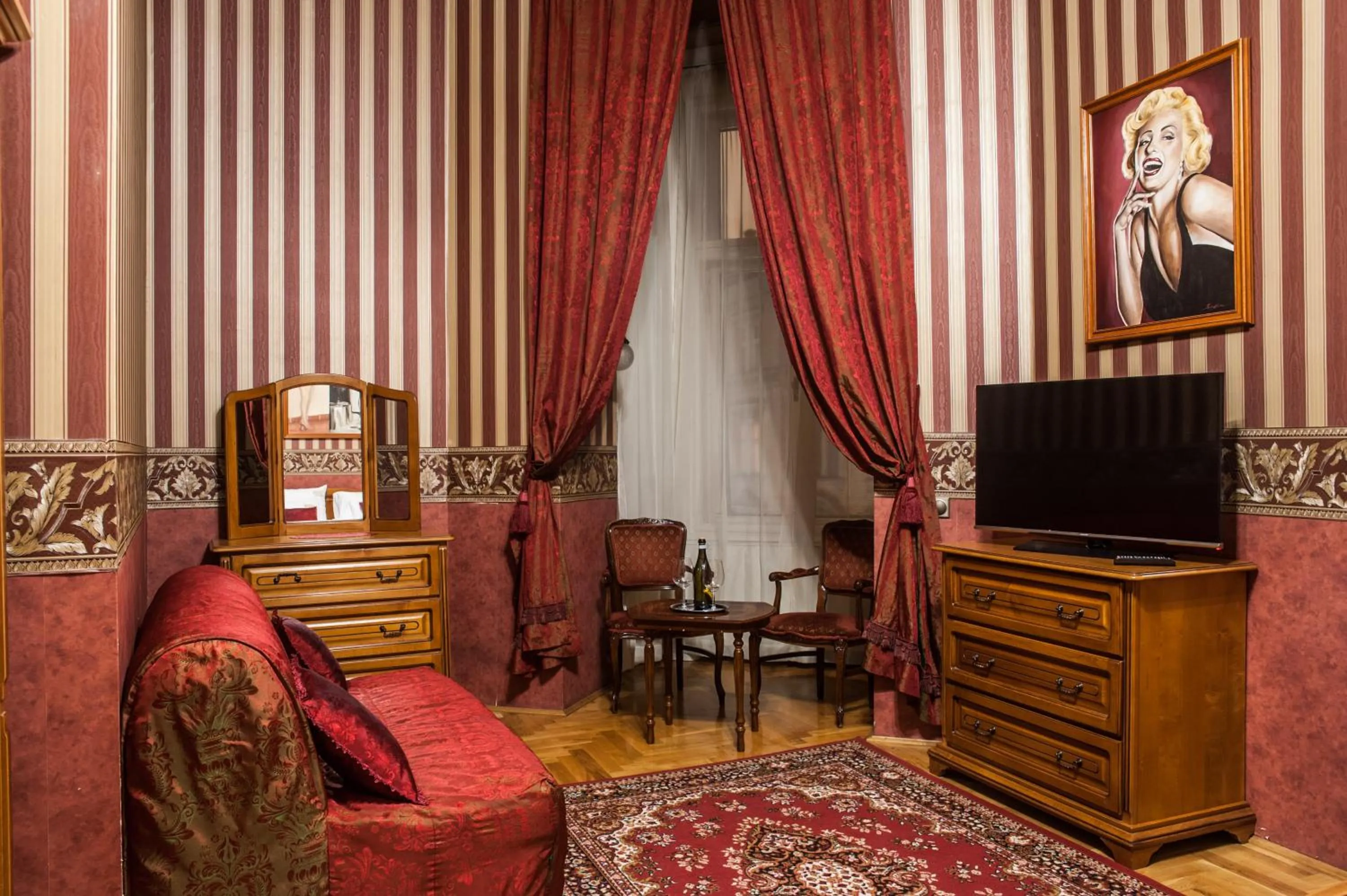 Photo of the whole room in Cotton House Budapest