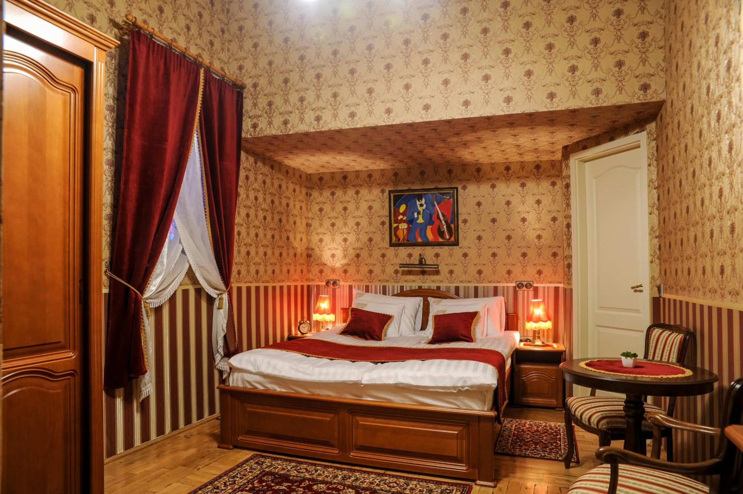 Photo of the whole room, Bed in Cotton House Budapest