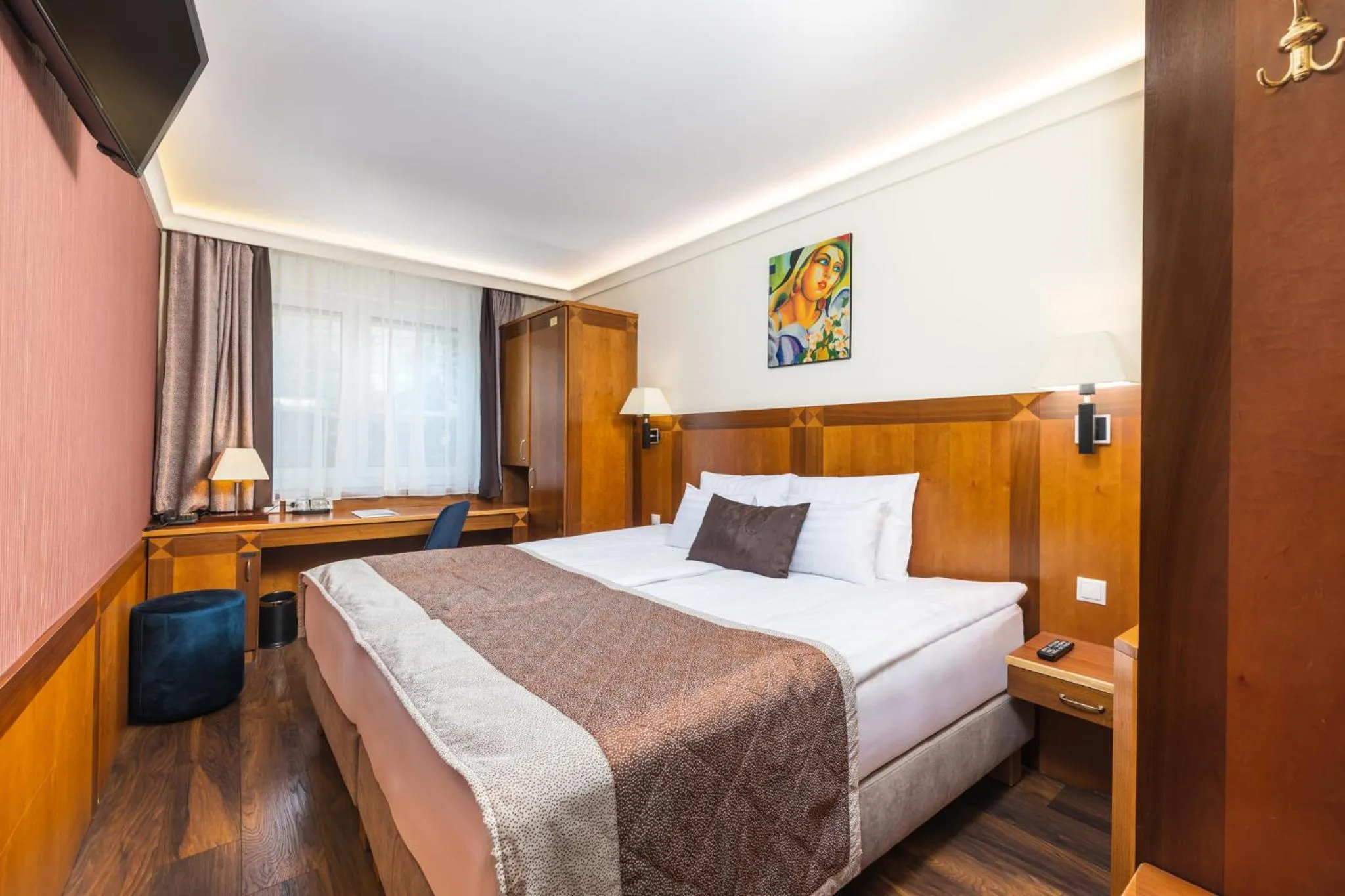 TV and multimedia, Bed in Carlton Hotel Buda Castle