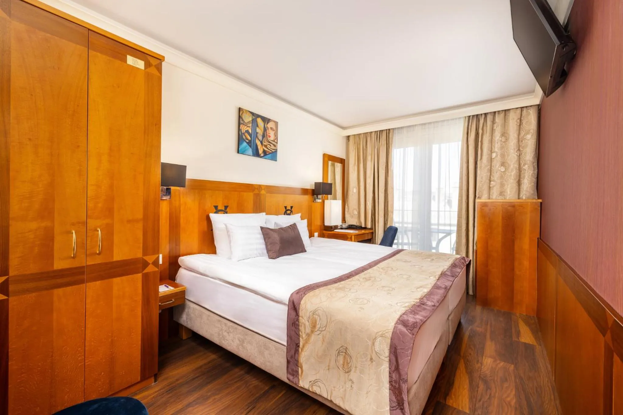 Bed in Carlton Hotel Buda Castle