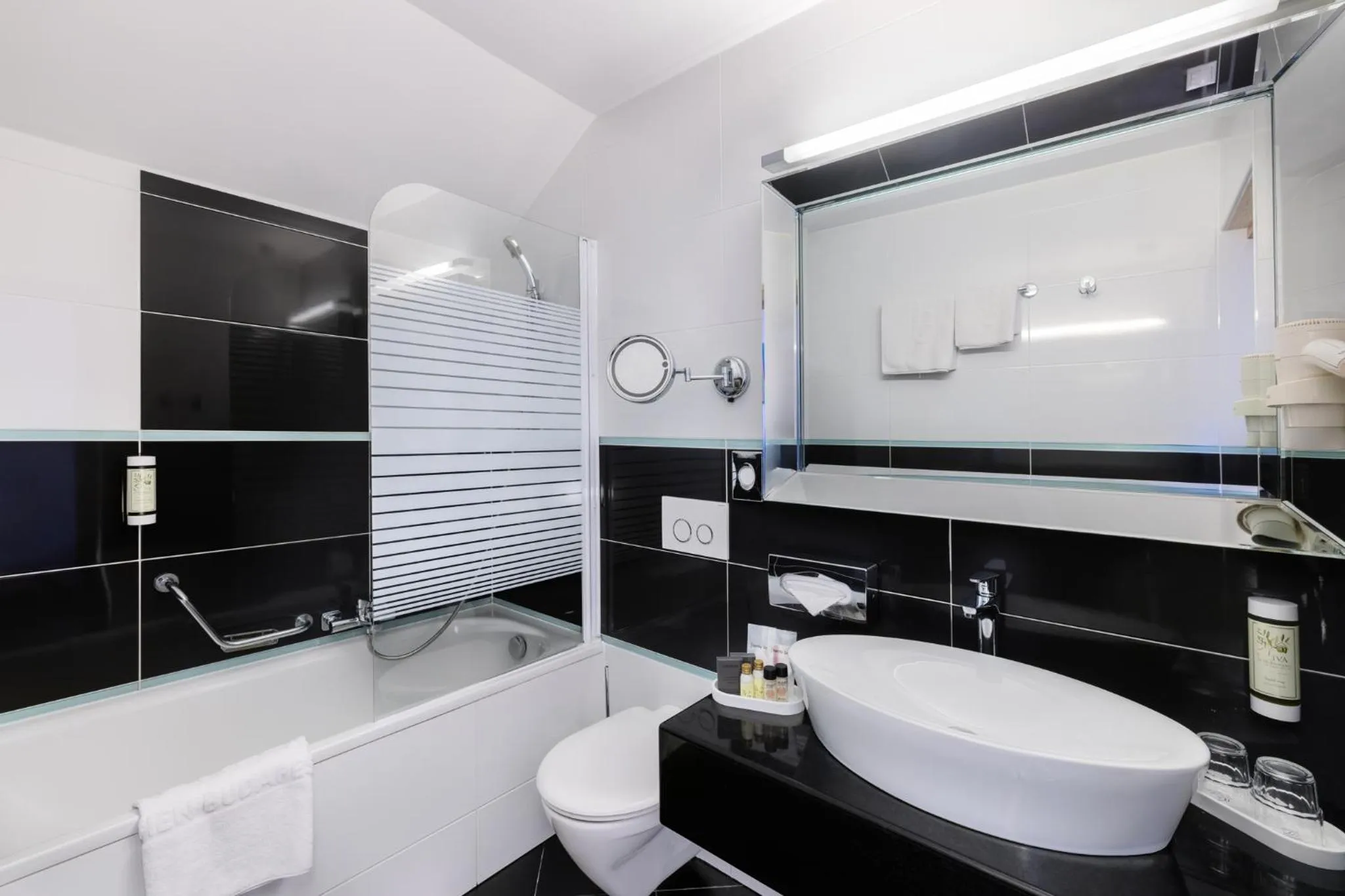 Toilet in Carlton Hotel Buda Castle