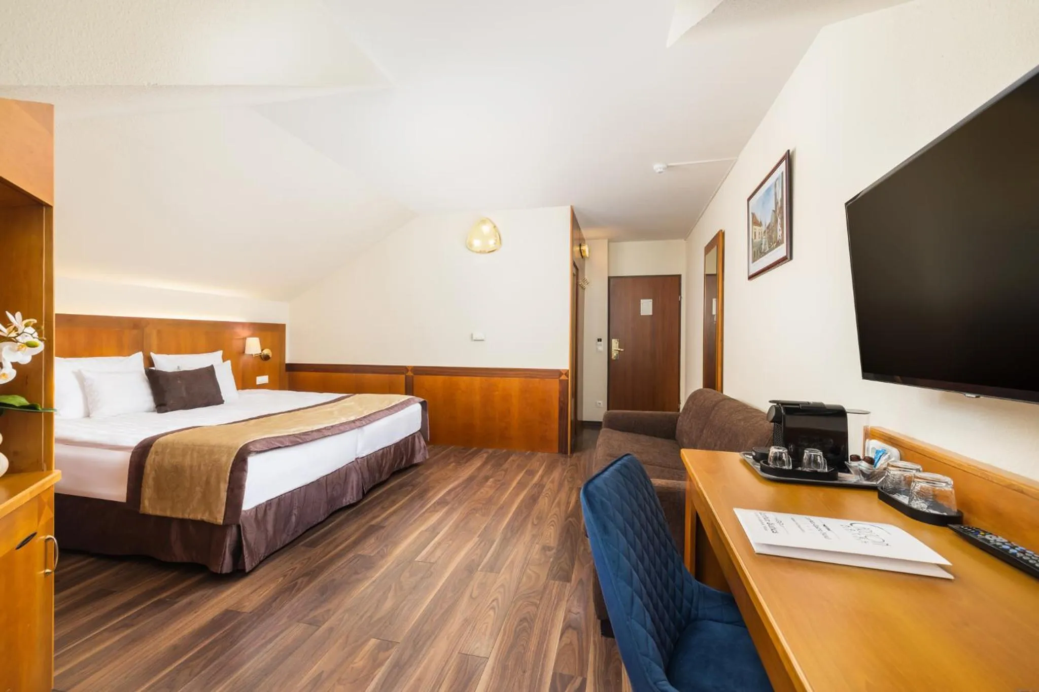 Bed in Carlton Hotel Buda Castle