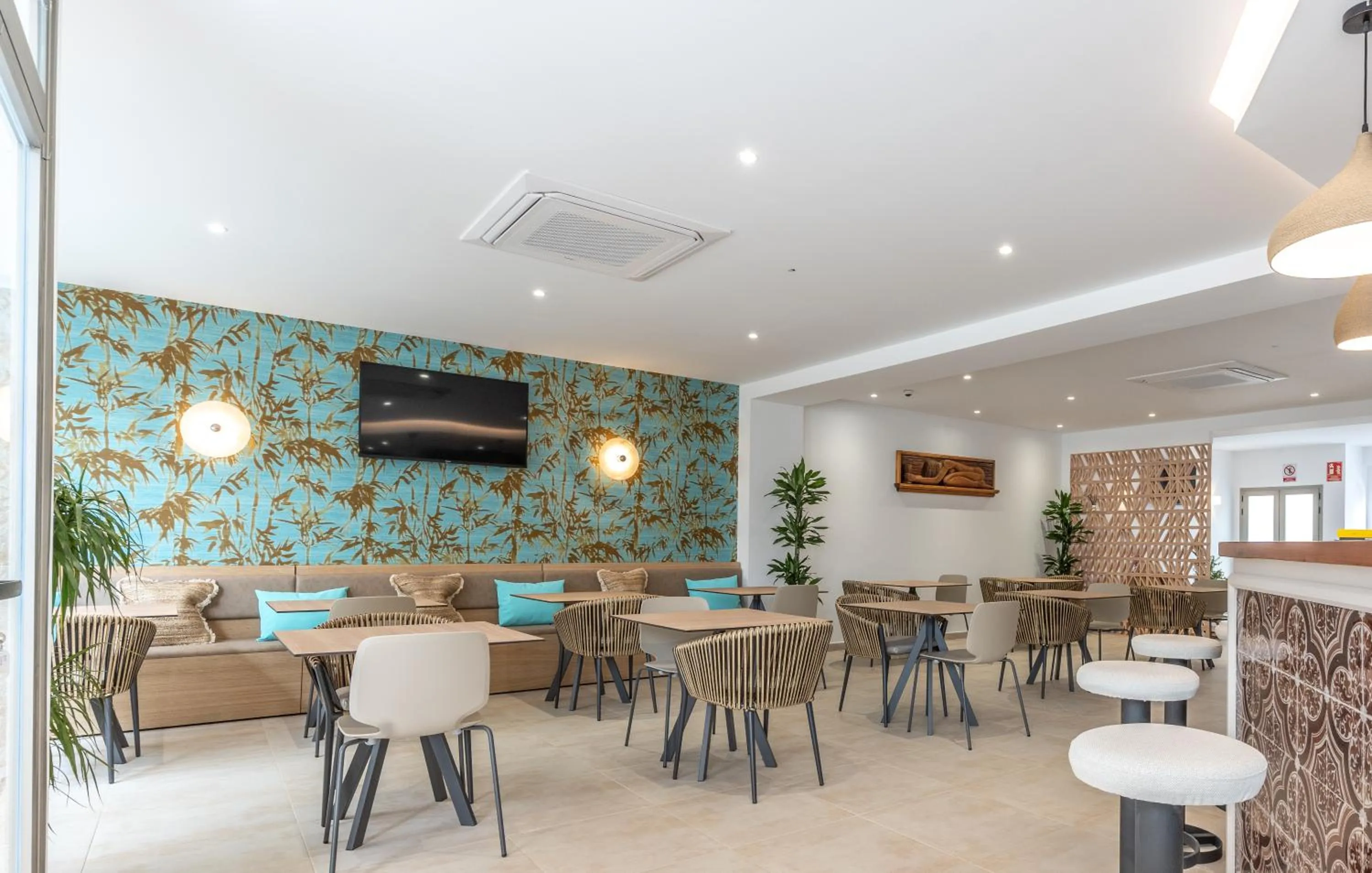 Restaurant/places to eat in Hostal Rosell Boutique