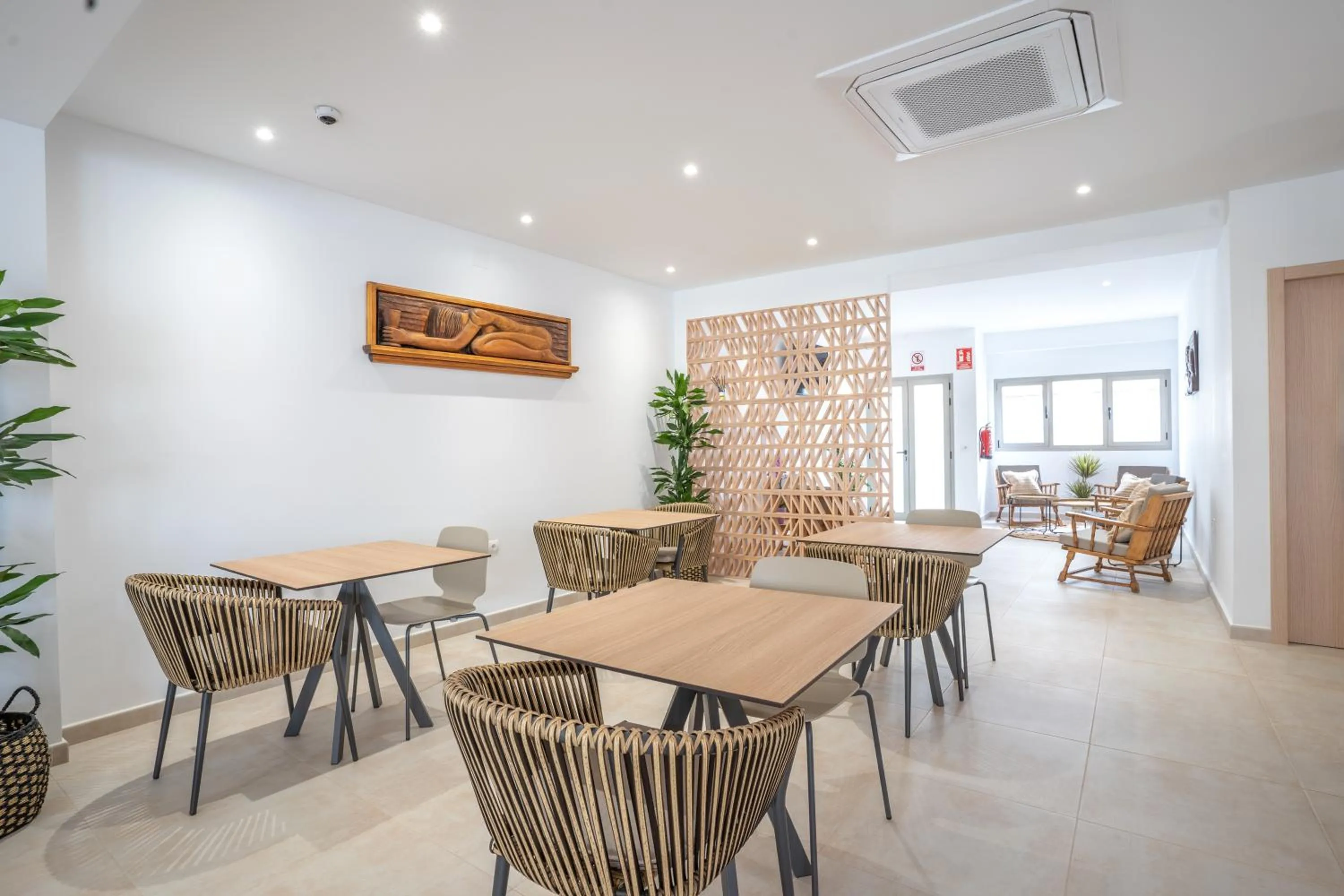 Restaurant/places to eat in Hostal Rosell Boutique