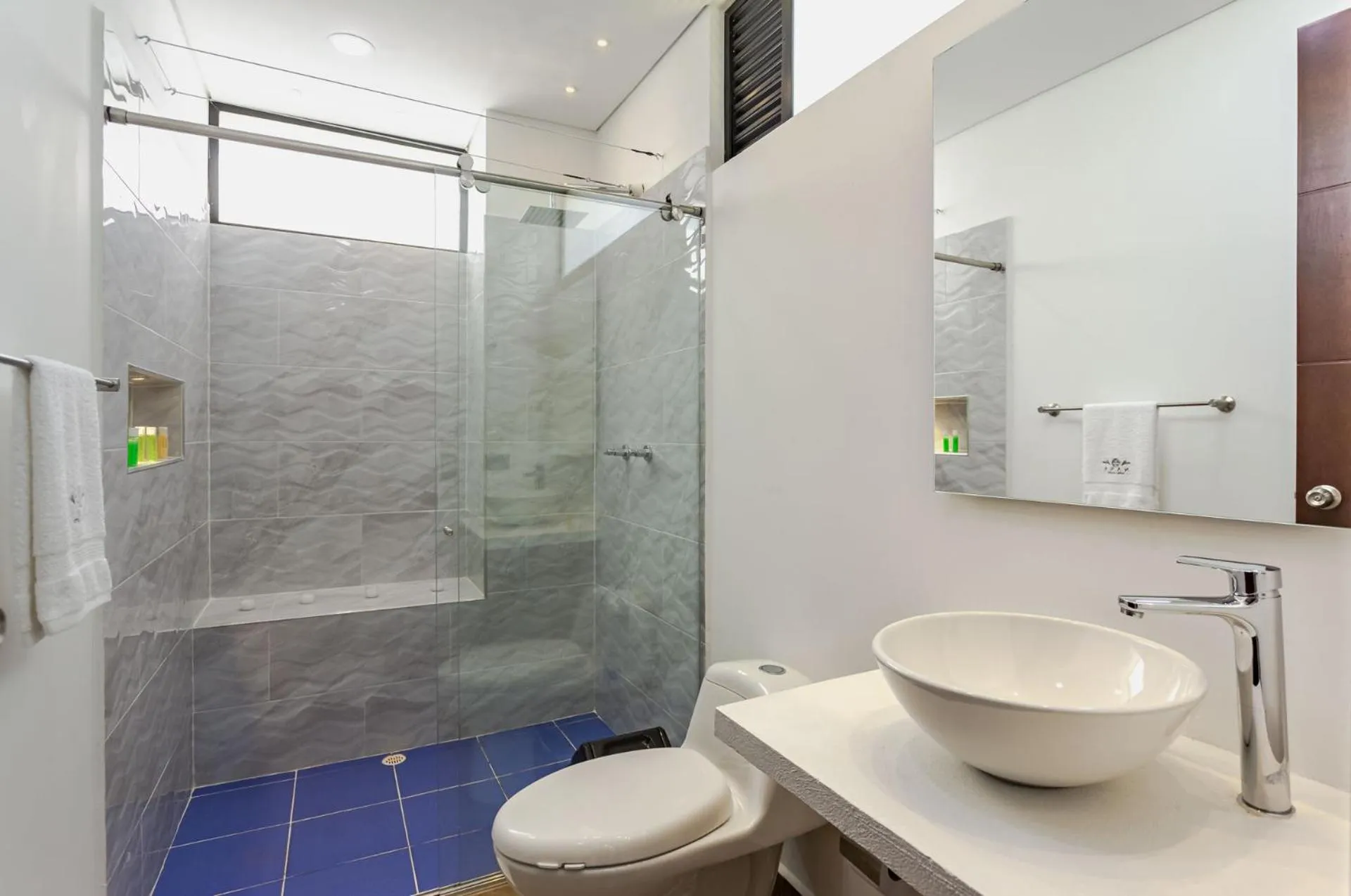 Bathroom in Hotel Nana