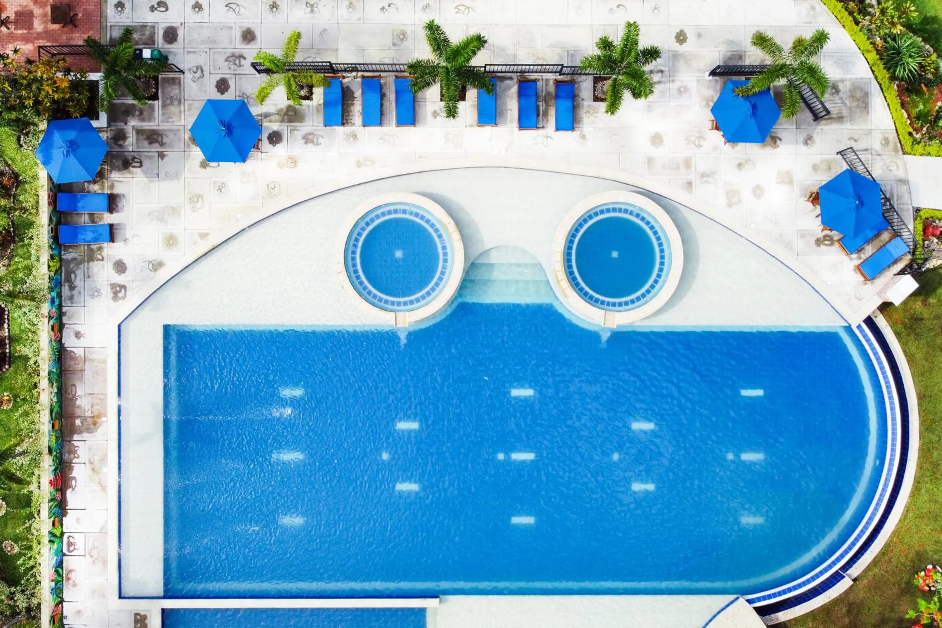 Pool view in Hotel Nana