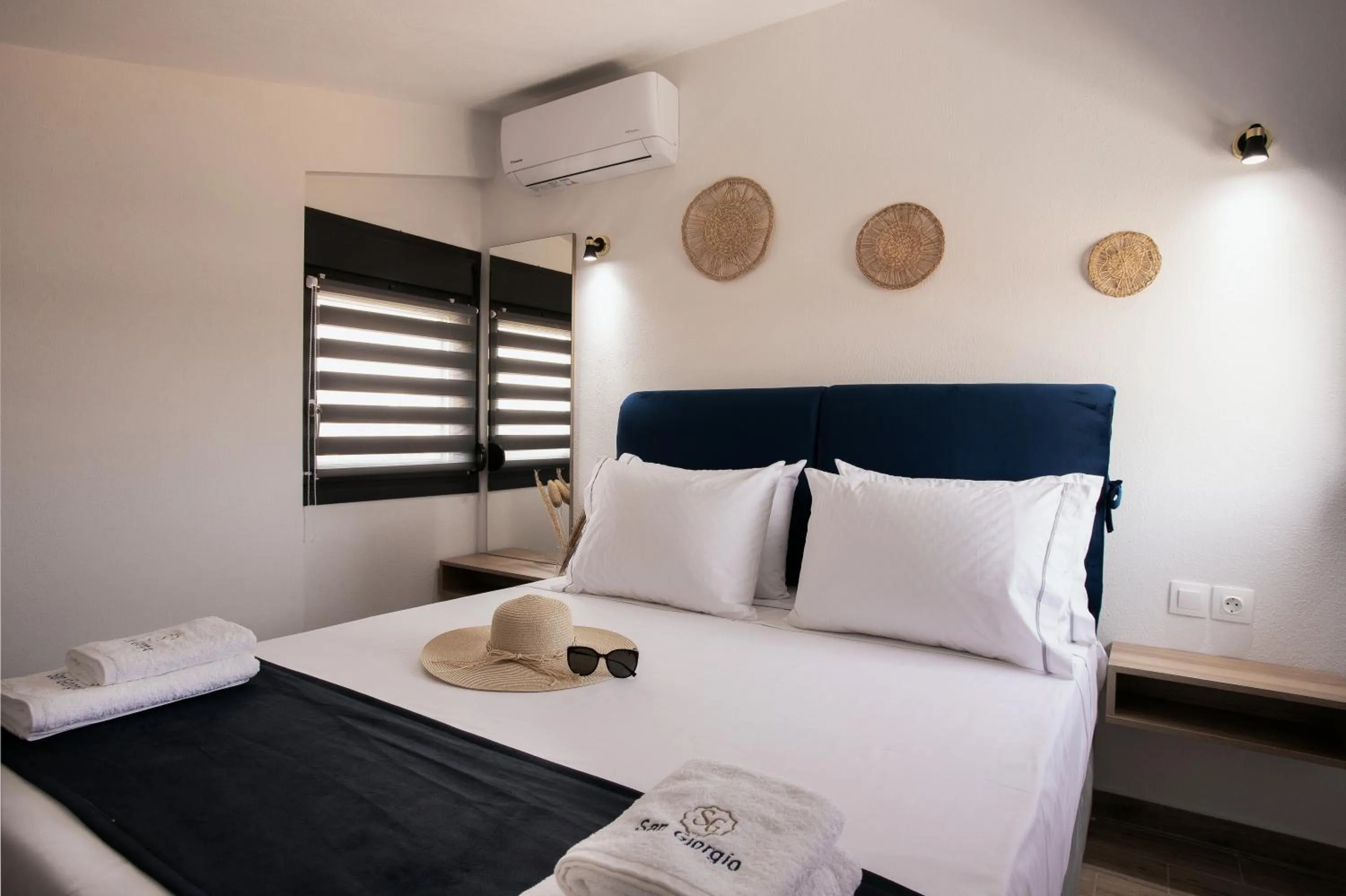 Bed in San Giorgio Apartments Nikiti