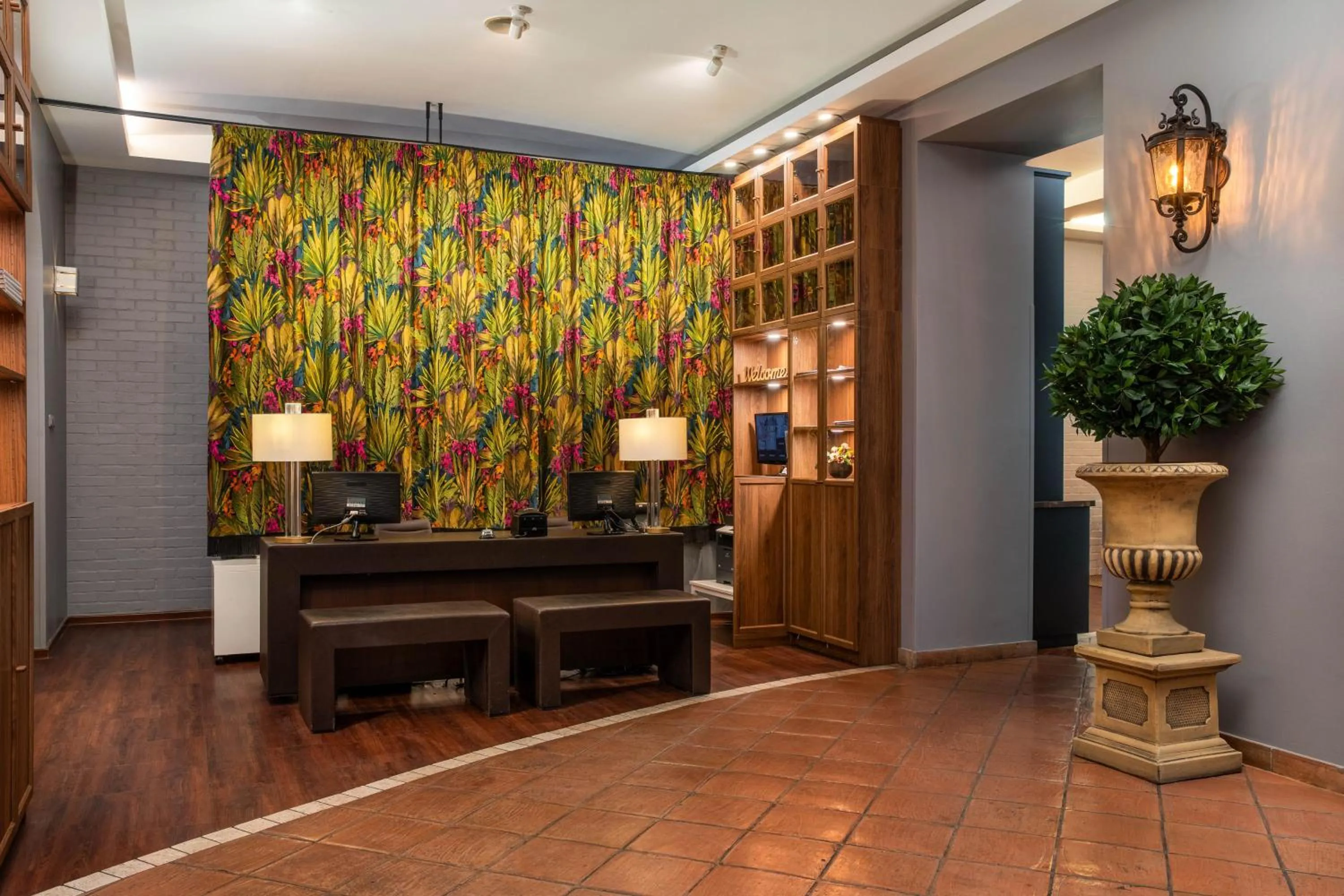 Lobby or reception in Mamaison Residence Izabella Budapest