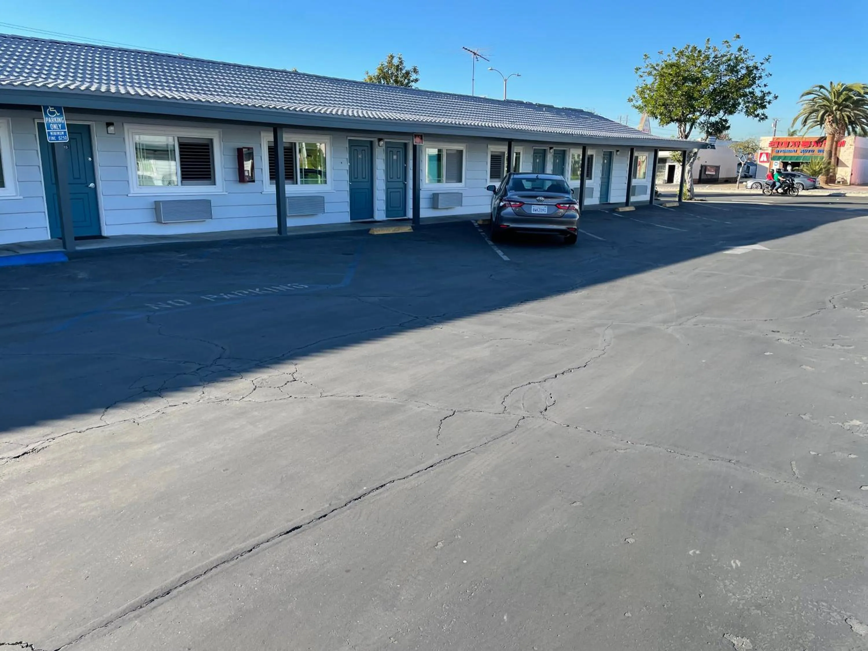 Property building in La Casa Motel, Garden Grove - Anaheim