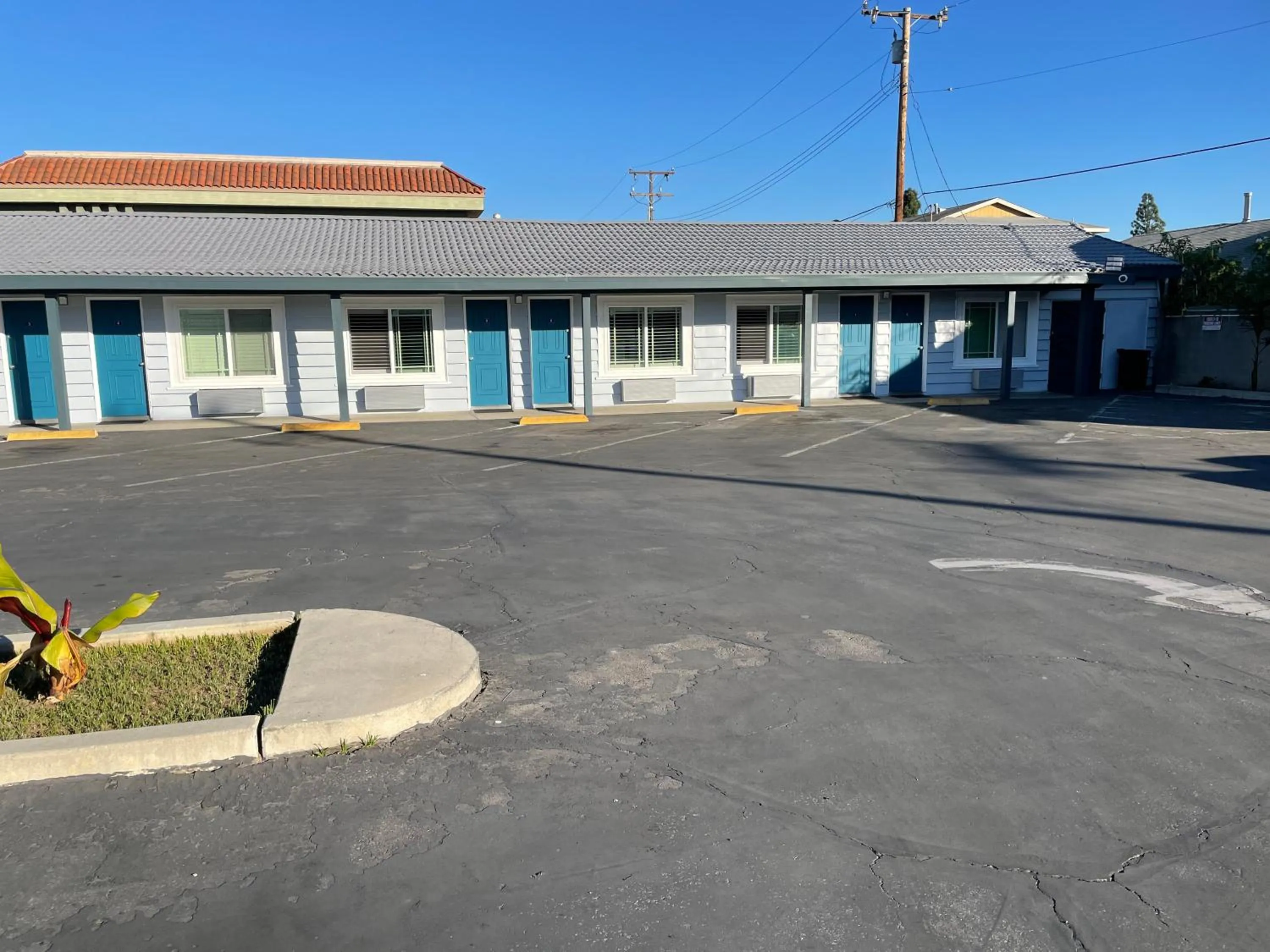 Property building in La Casa Motel, Garden Grove - Anaheim