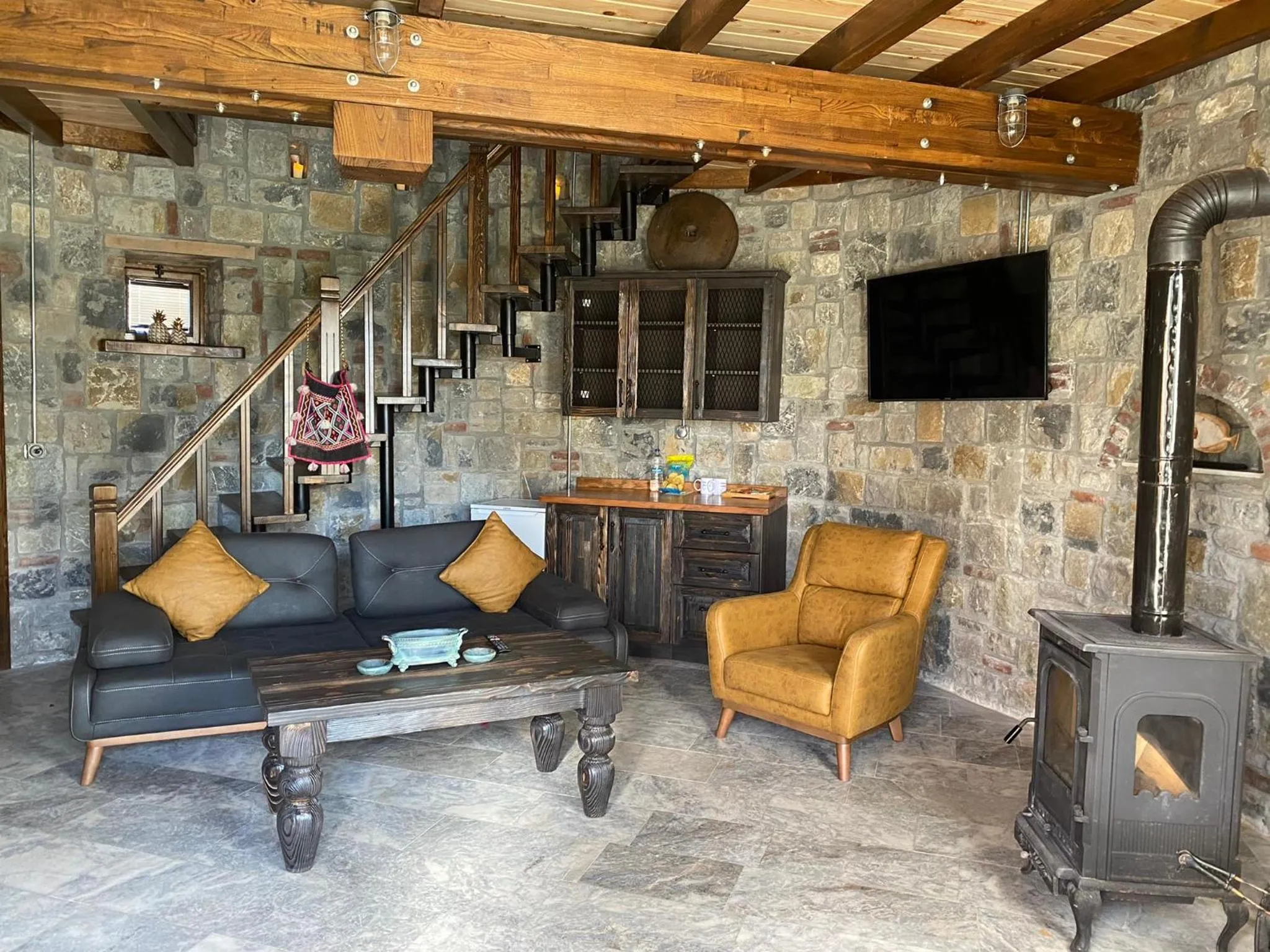 Communal lounge/ TV room in Dedeman Village Sapanca