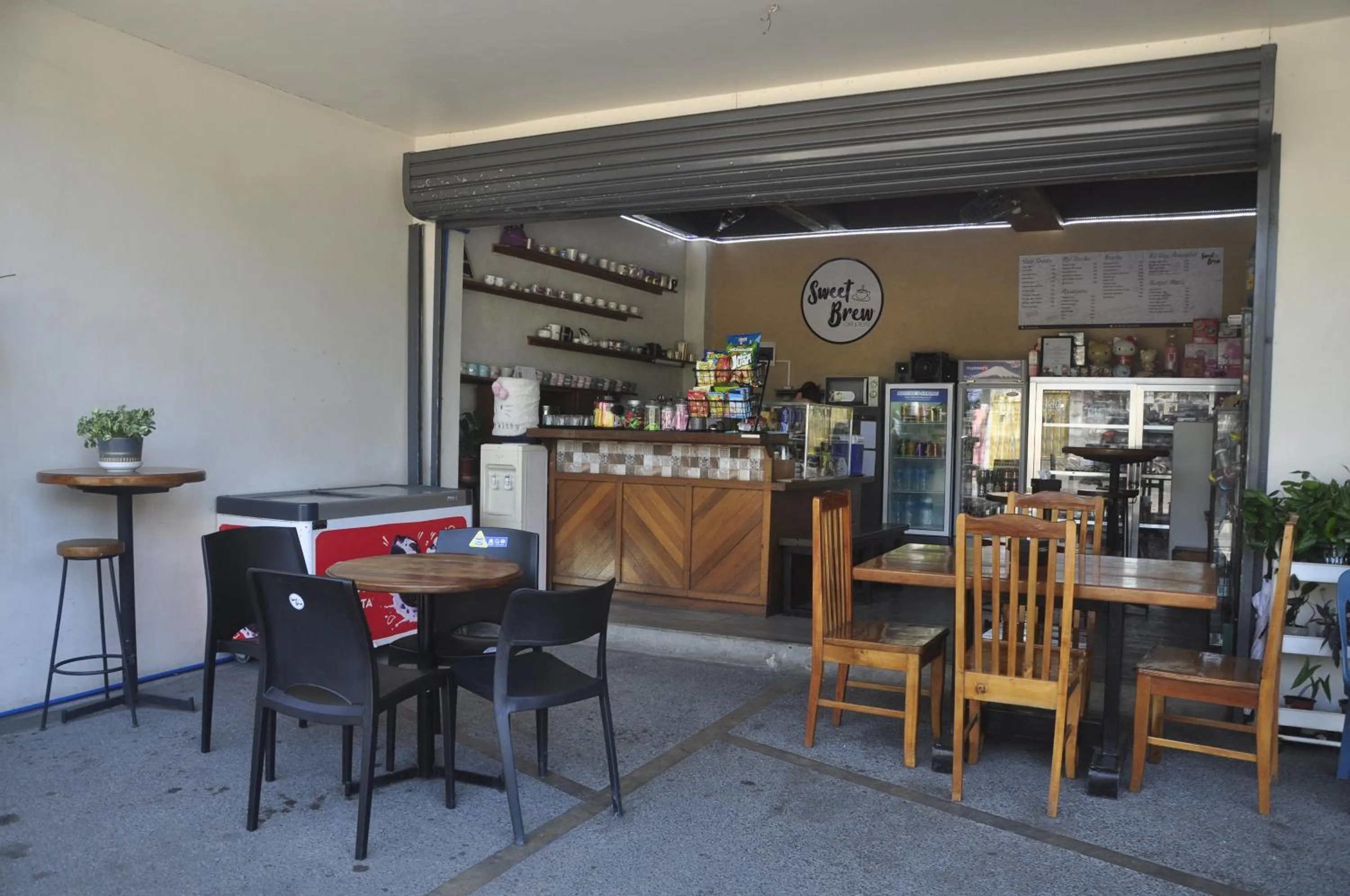 Restaurant/places to eat in A&E Apartelle