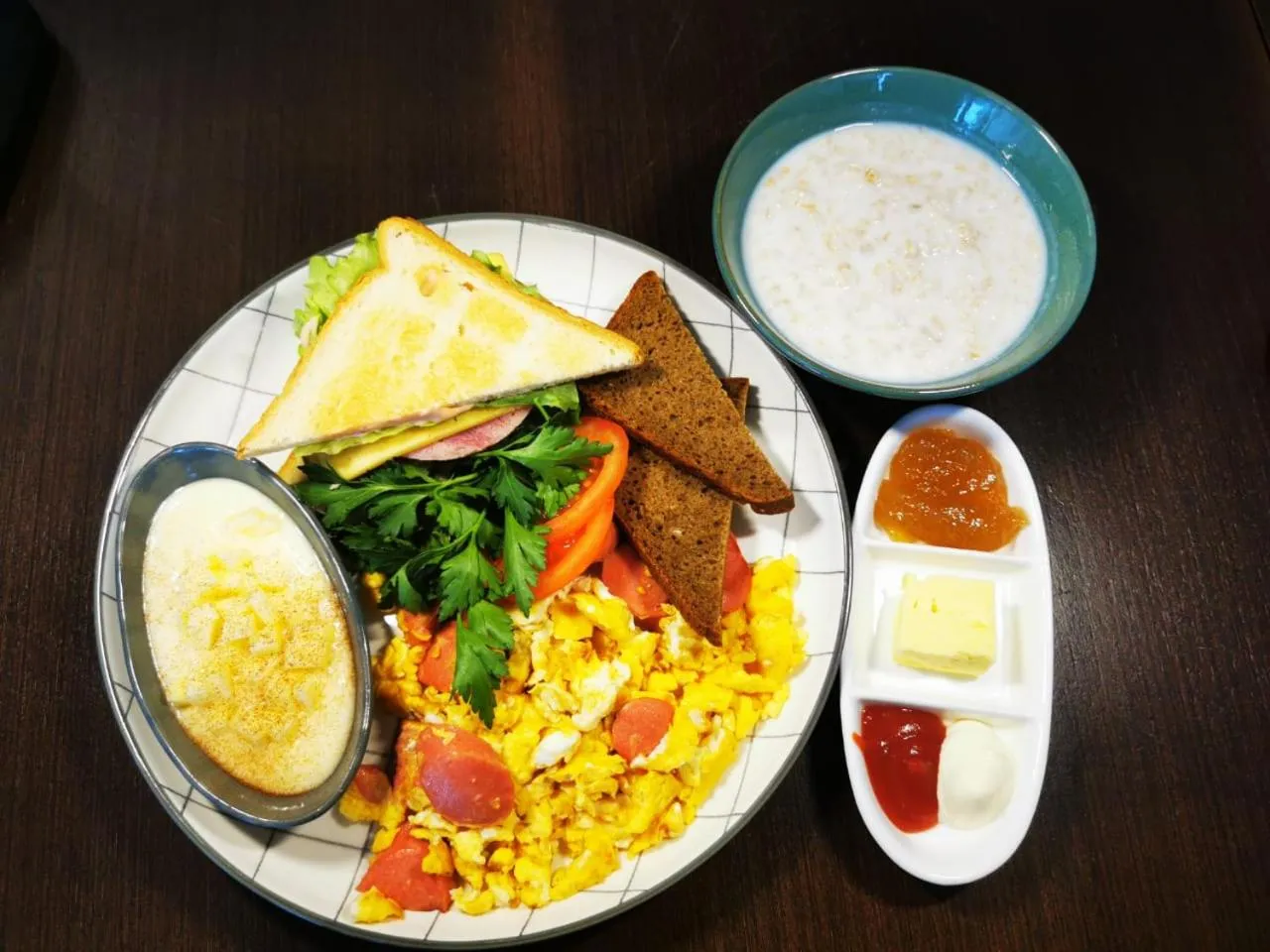 Breakfast in Royal Petrol Hotel