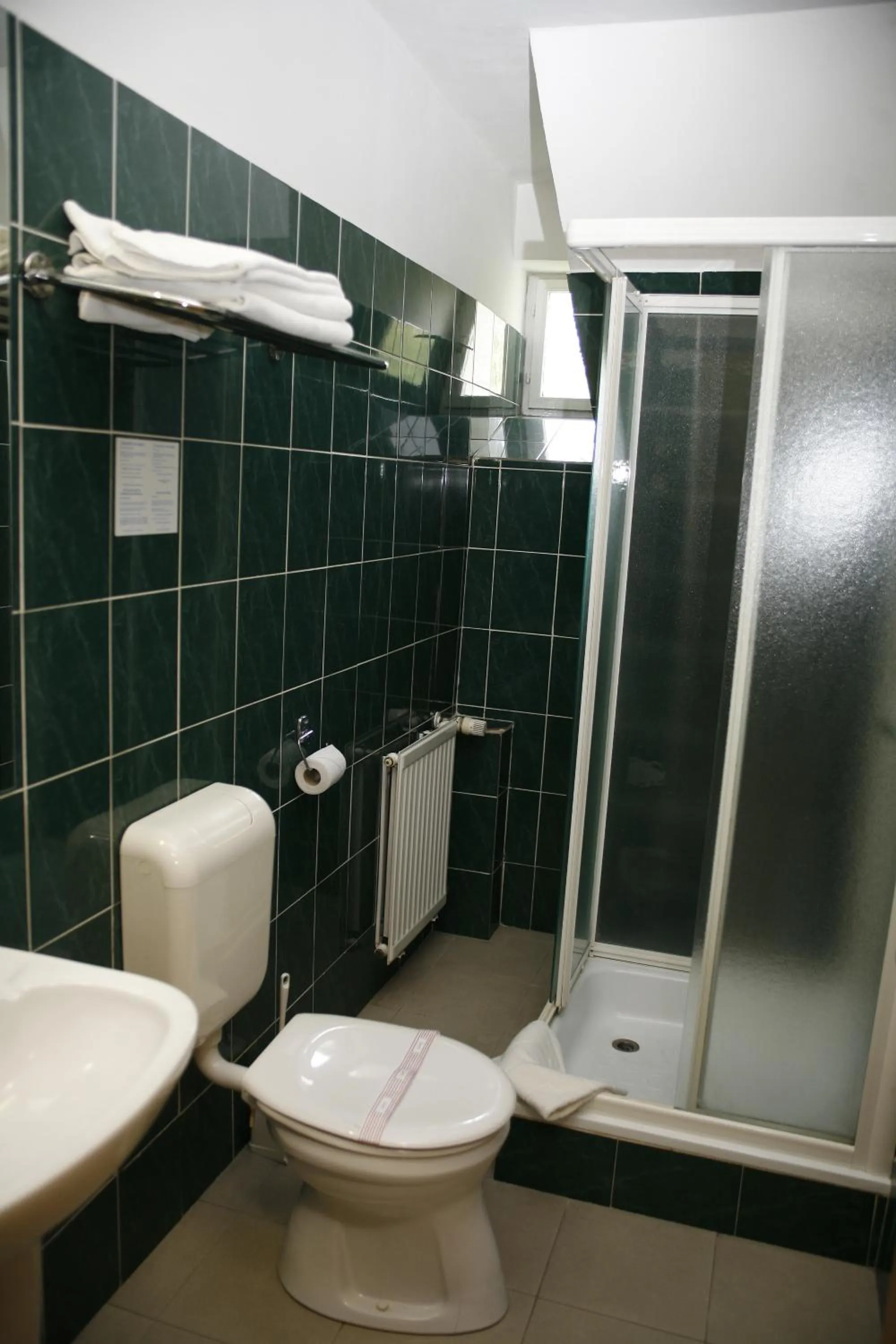 Bathroom in Hotel Bara Budapest