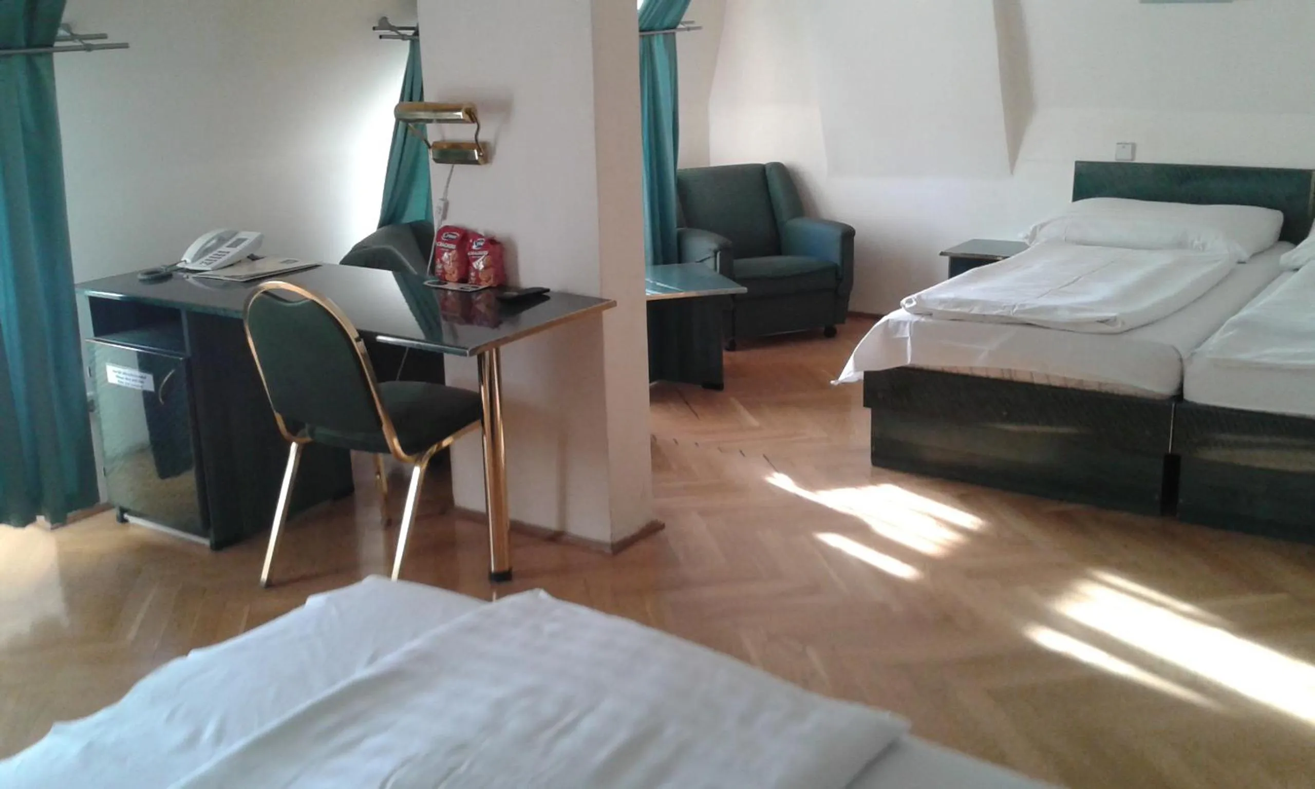 Photo of the whole room, Bed in Hotel Bara Budapest