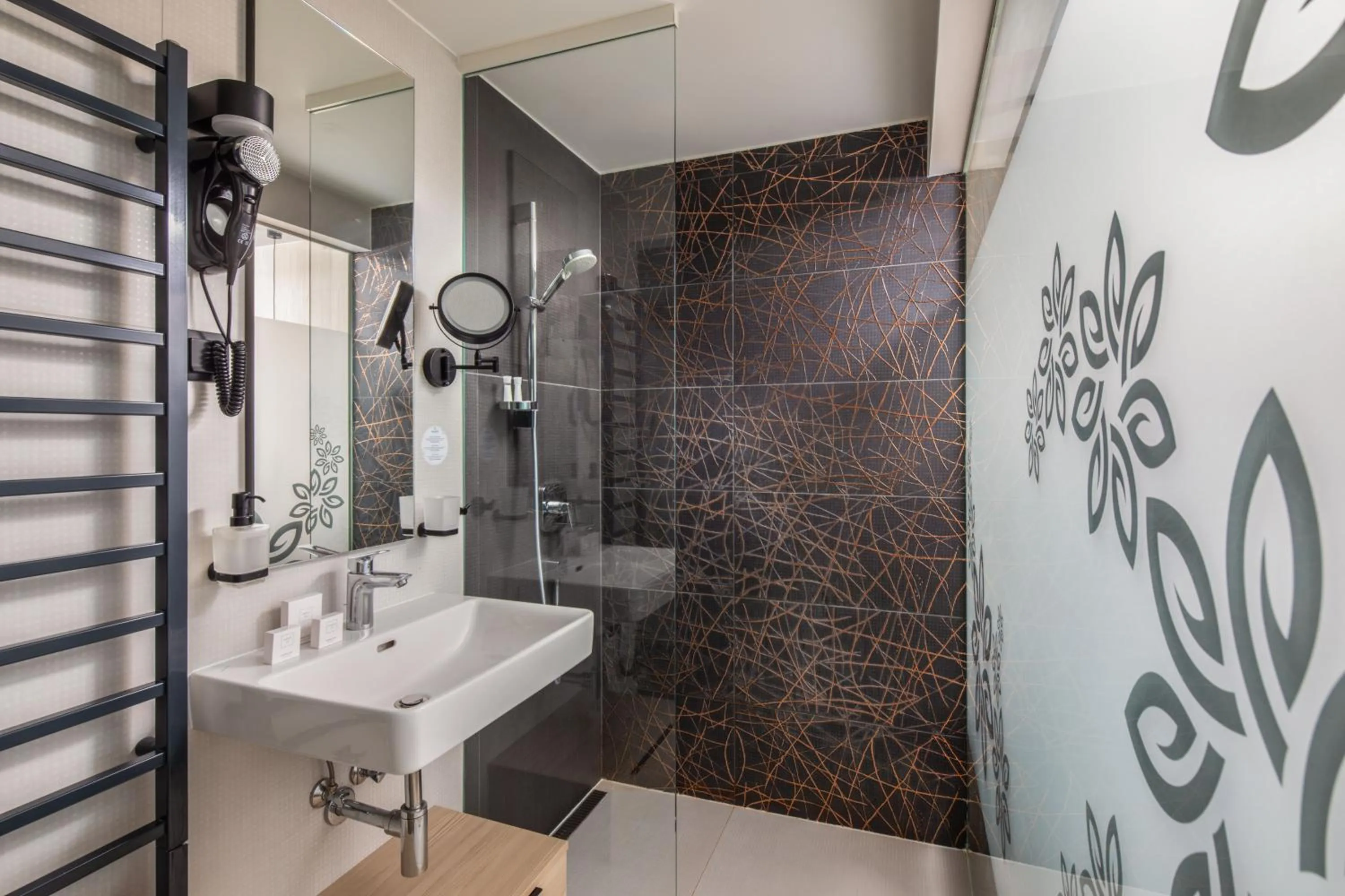 Shower in Sungarden Wellness Hotel Siófok