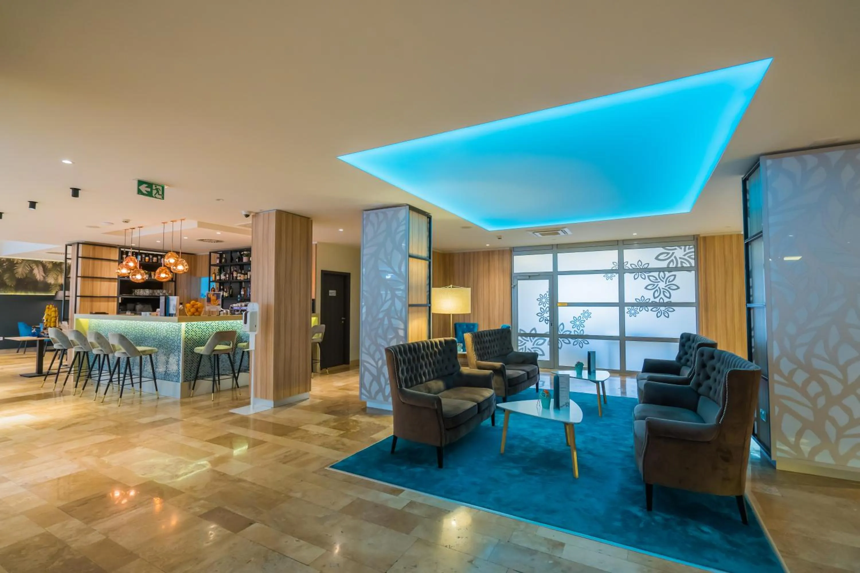 Lounge or bar in Sungarden Wellness Hotel Siófok