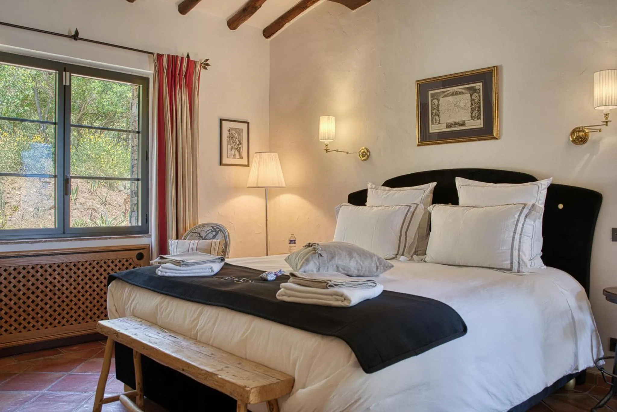 Bedroom, Bed in Domaine des Chênes de la Galline