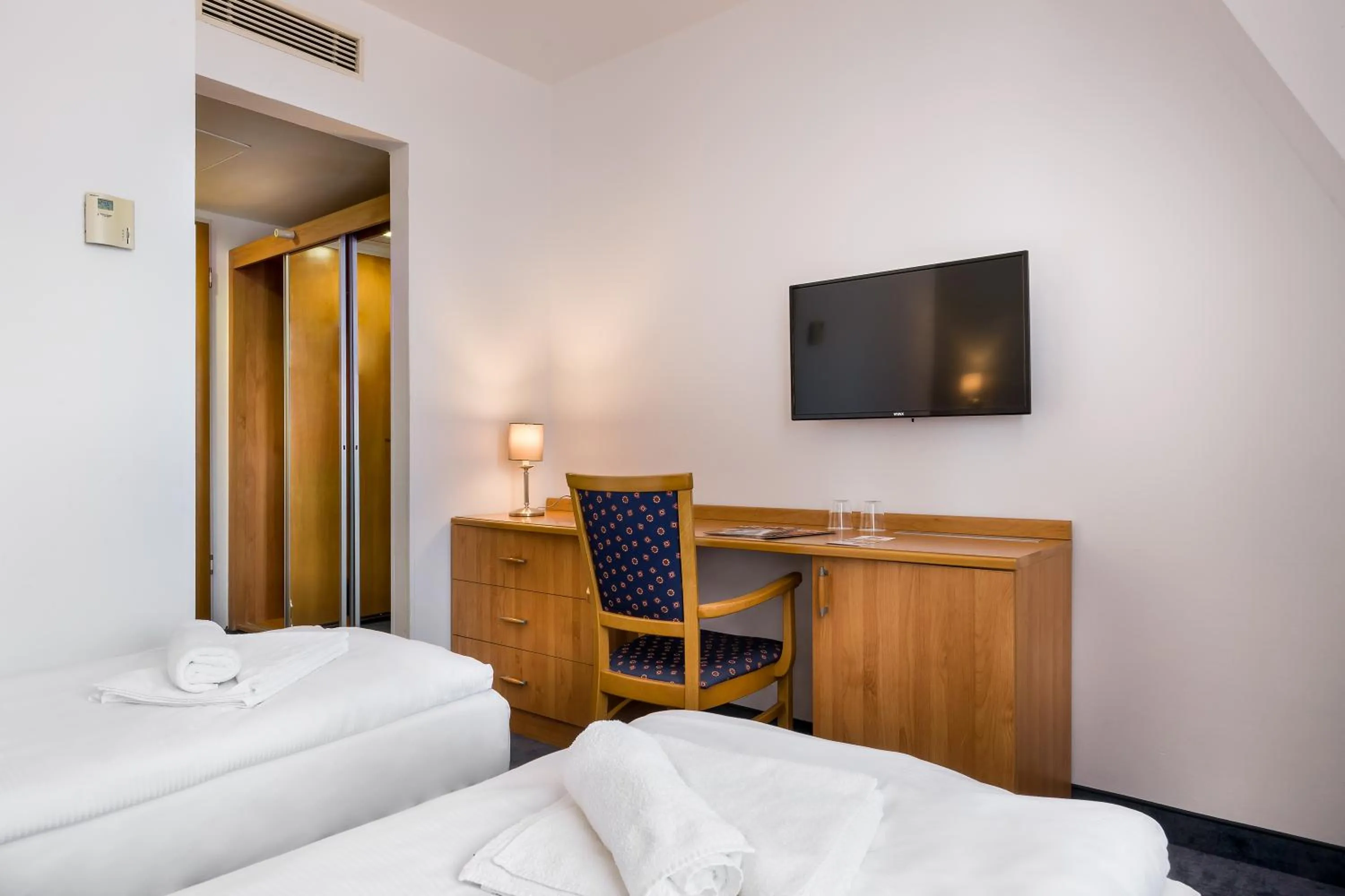 Photo of the whole room in East City Budapest