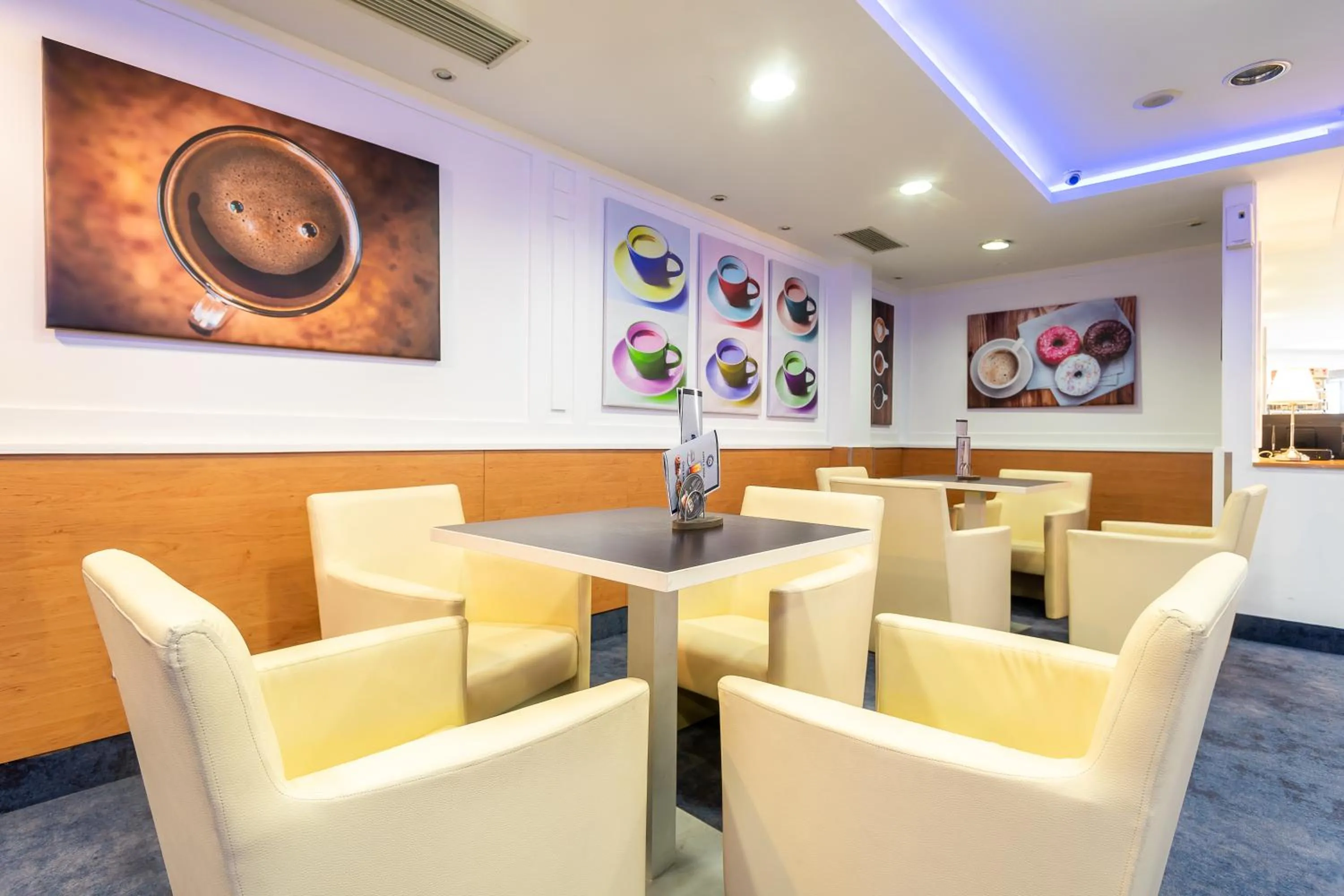 Lounge or bar in Hotel Golden Park Budapest