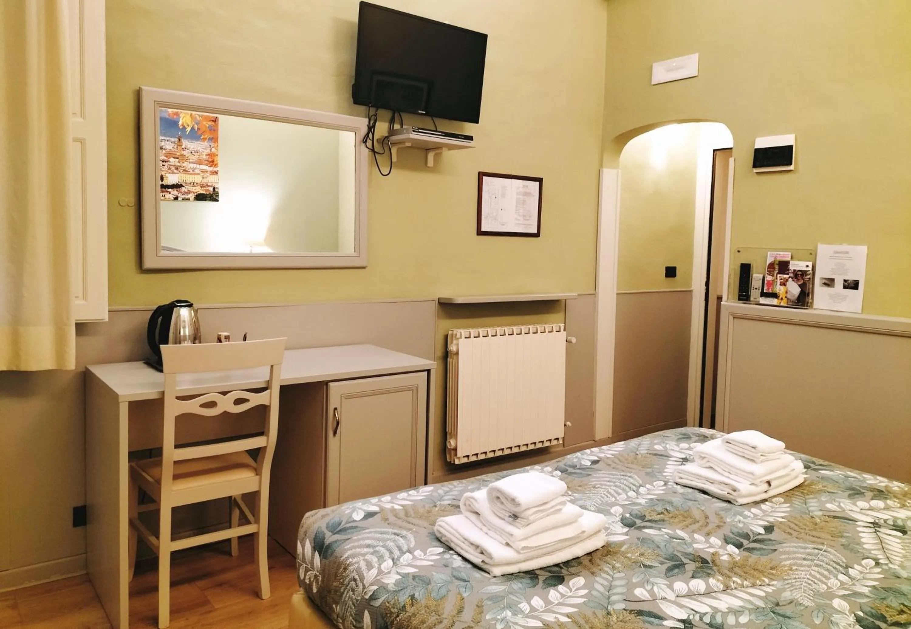 Bed in Hotel Camilla Firenze