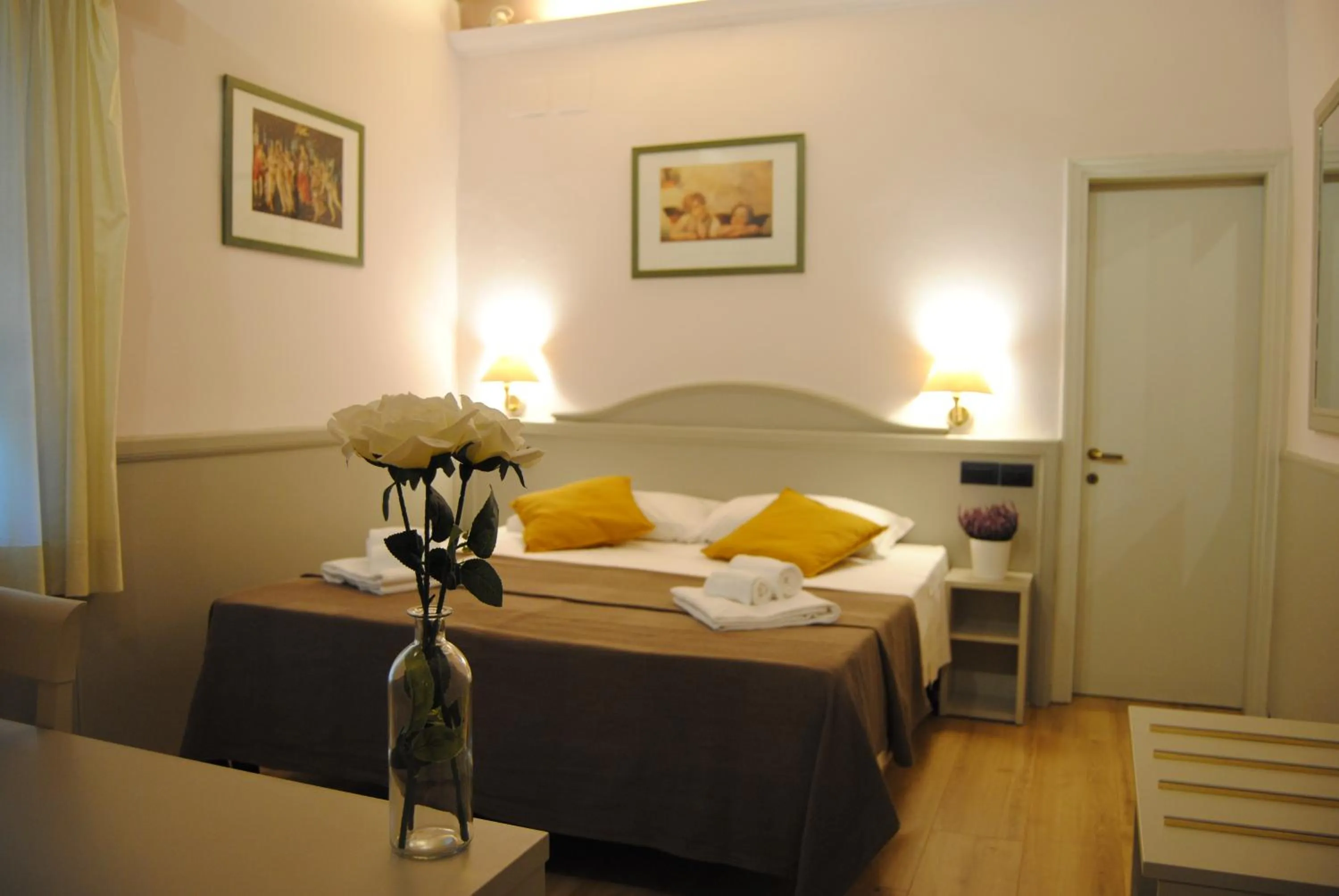Standard Double or Twin Room in Hotel Camilla Firenze