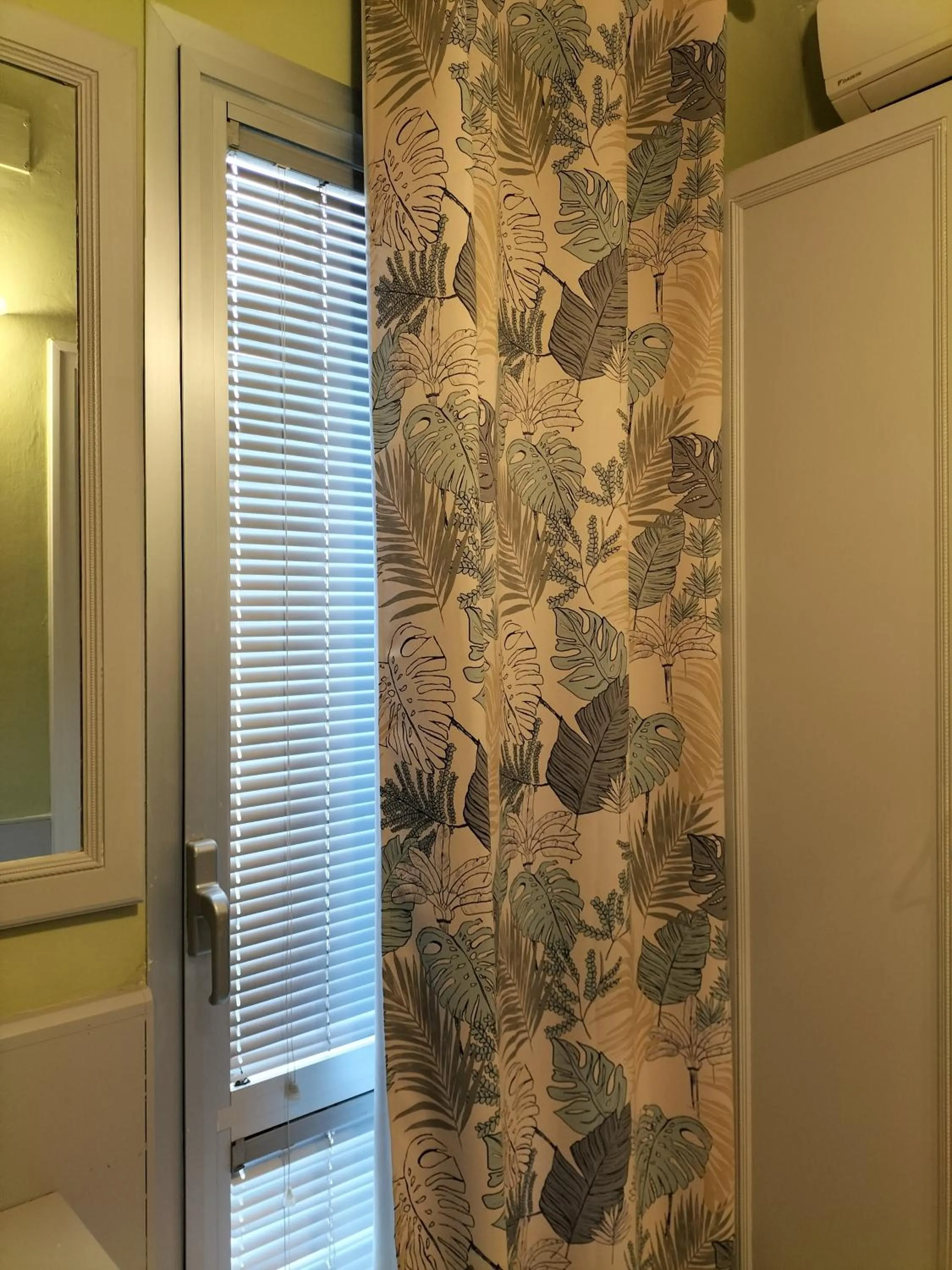 Photo of the whole room in Hotel Camilla Firenze