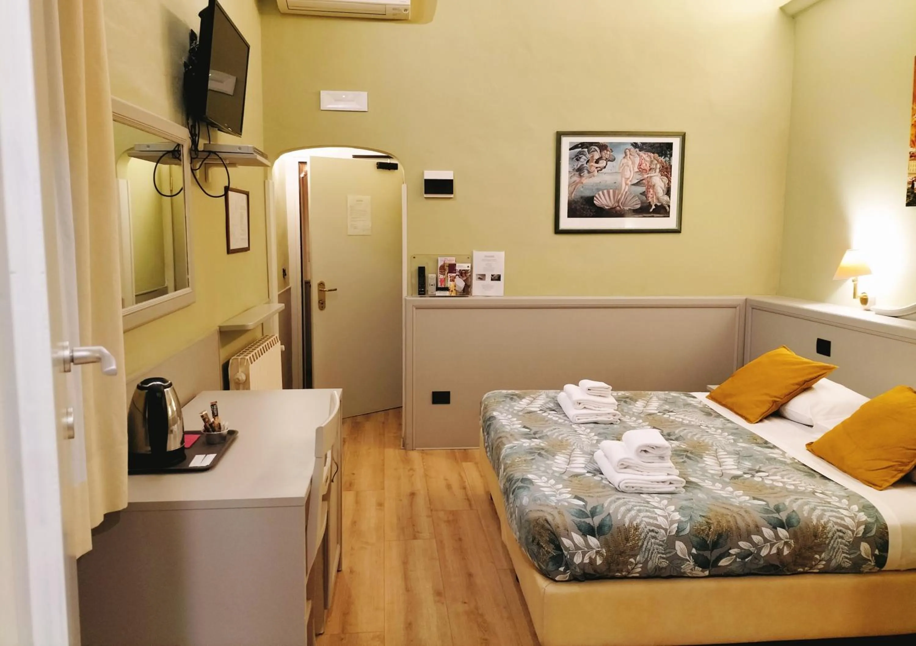 Bed in Hotel Camilla Firenze