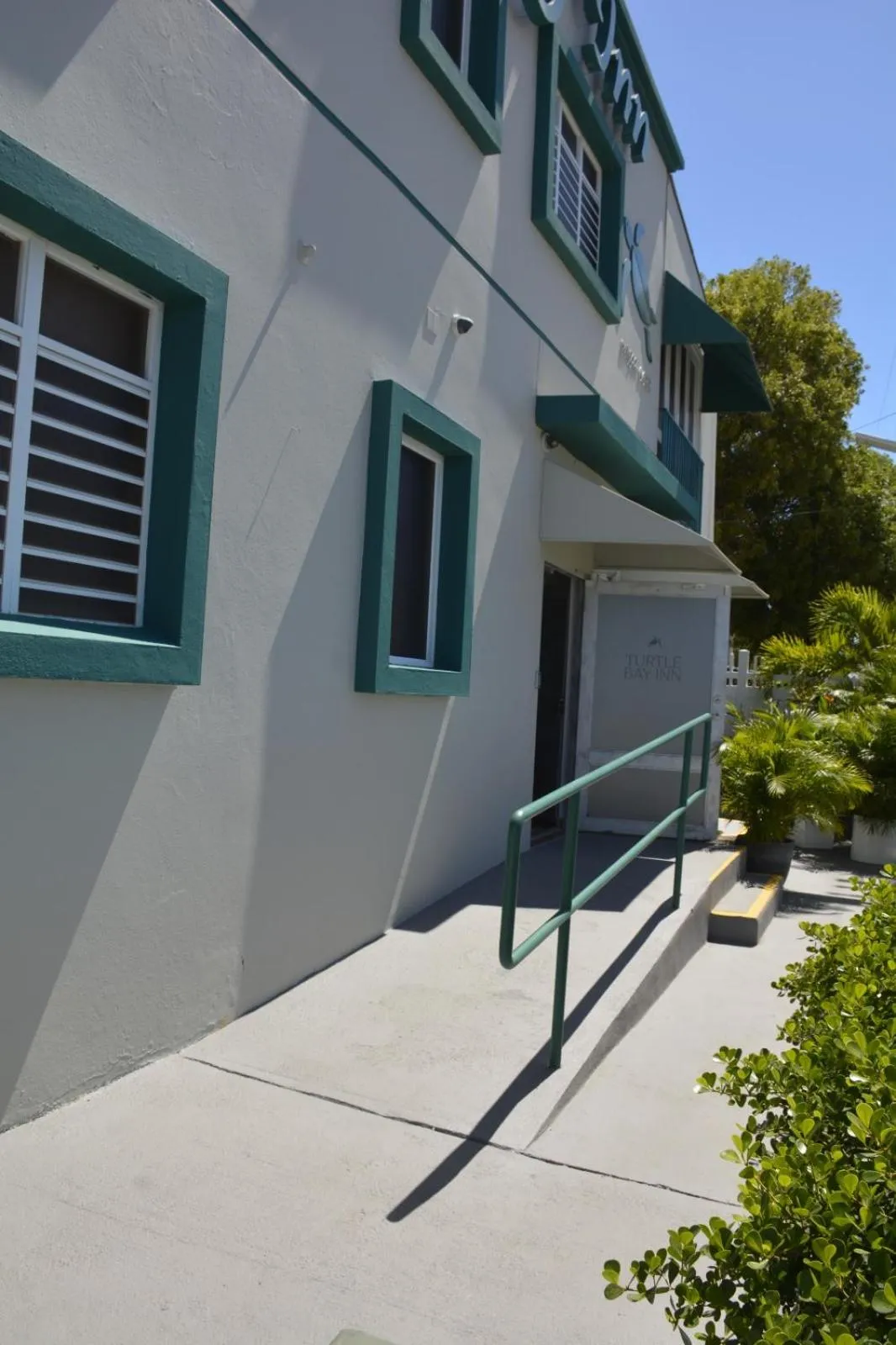 Facade/entrance in Turtle Bay Inn