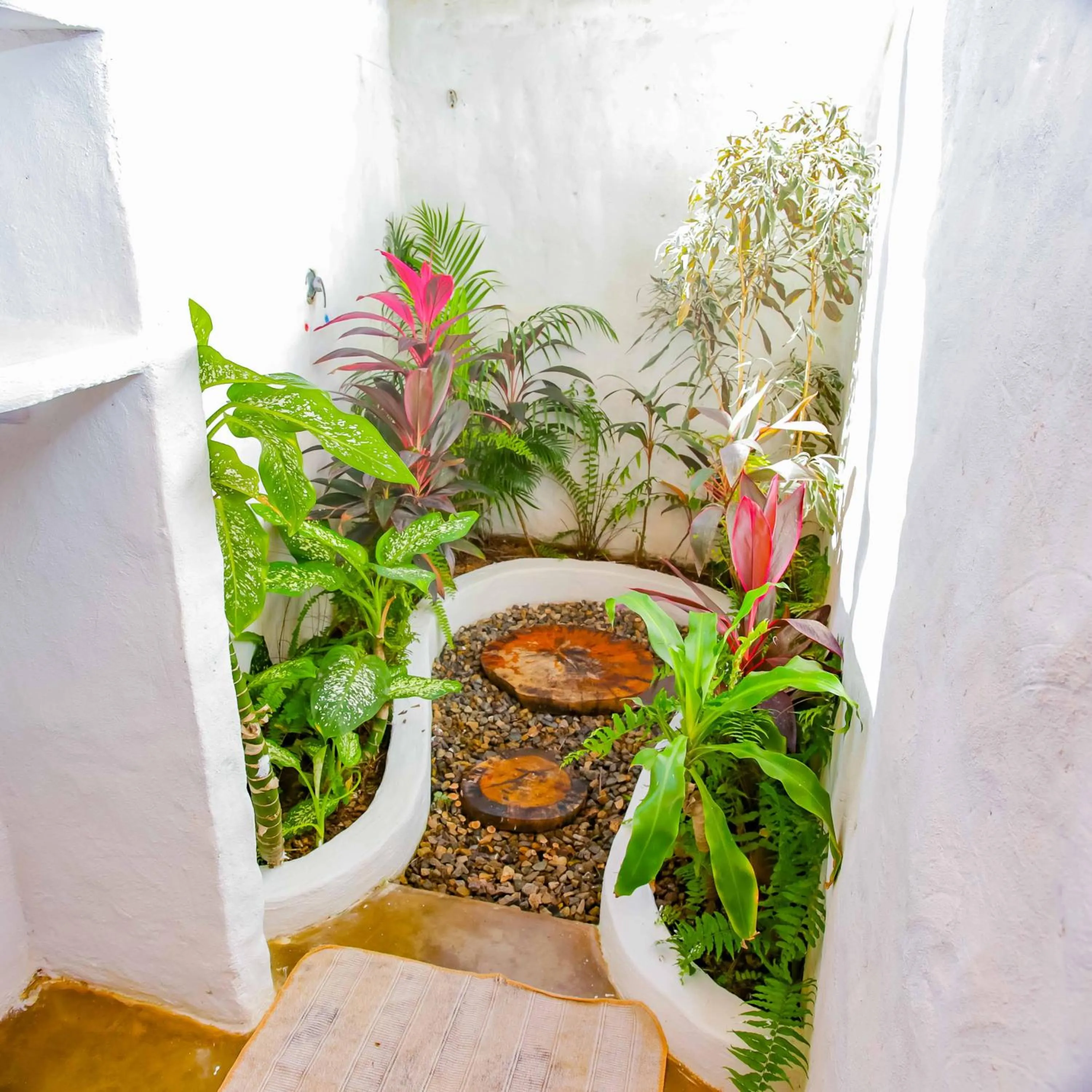 Shower in RCH LUXURY HOTEL & POOL