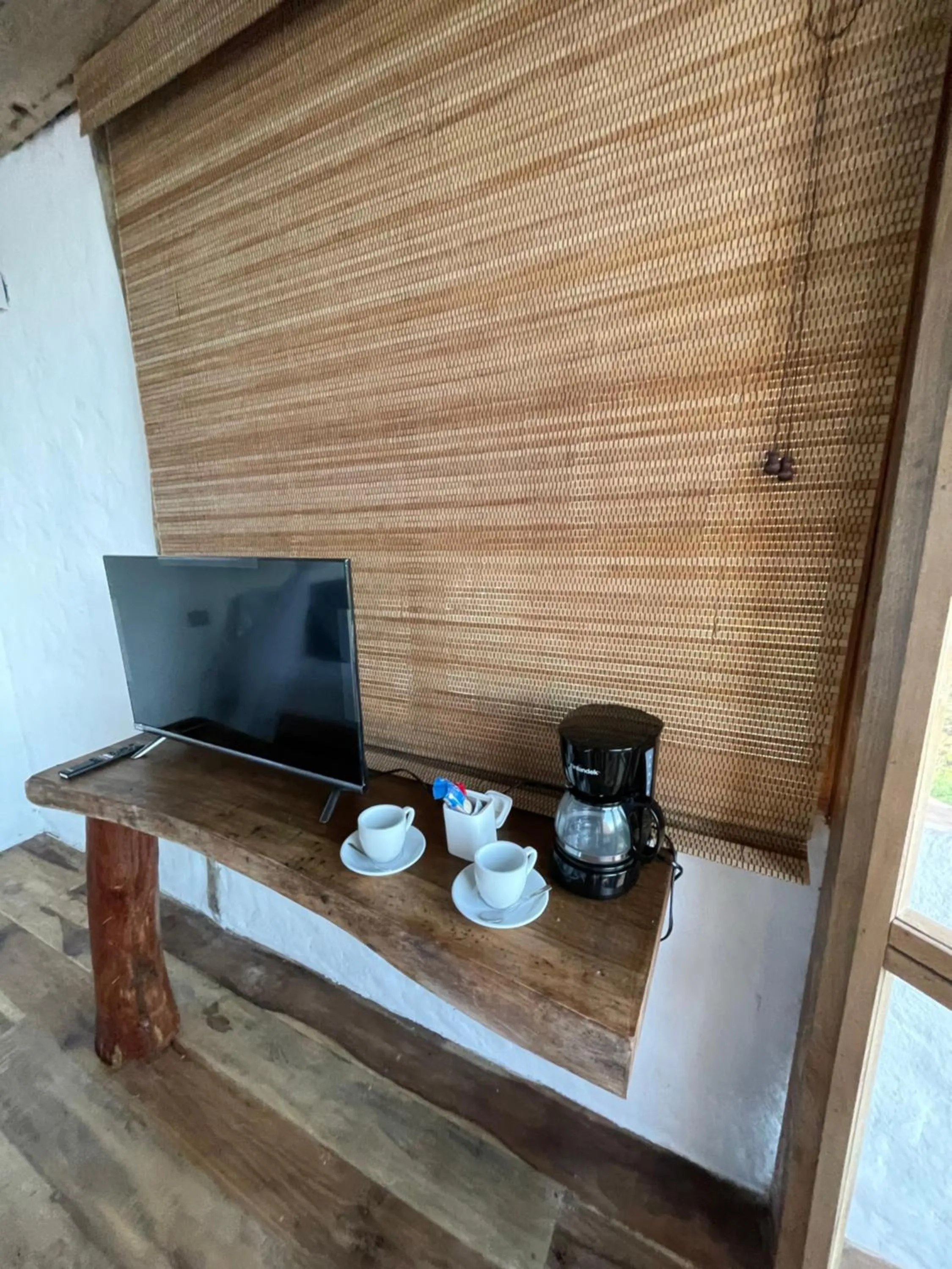 TV and multimedia in RCH LUXURY HOTEL & POOL