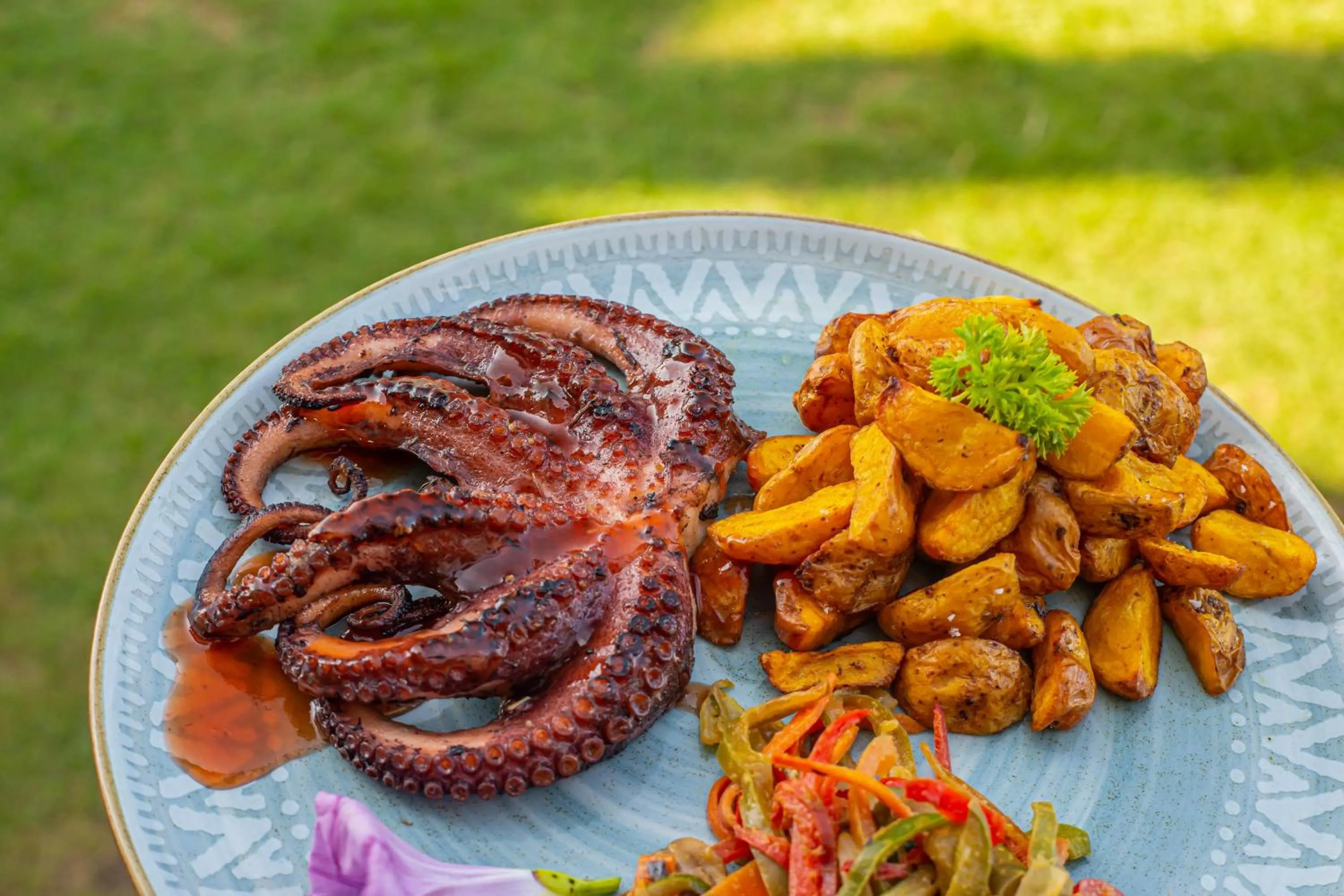 Restaurant/places to eat in RCH LUXURY HOTEL & POOL