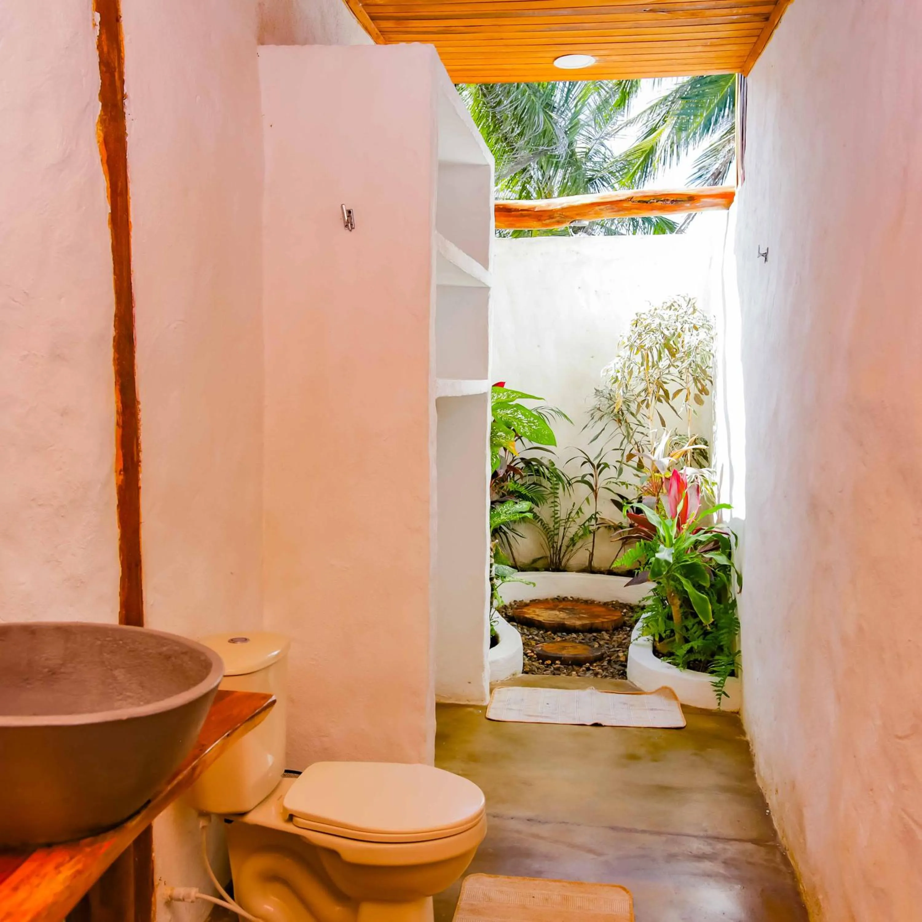 Shower in RCH LUXURY HOTEL & POOL