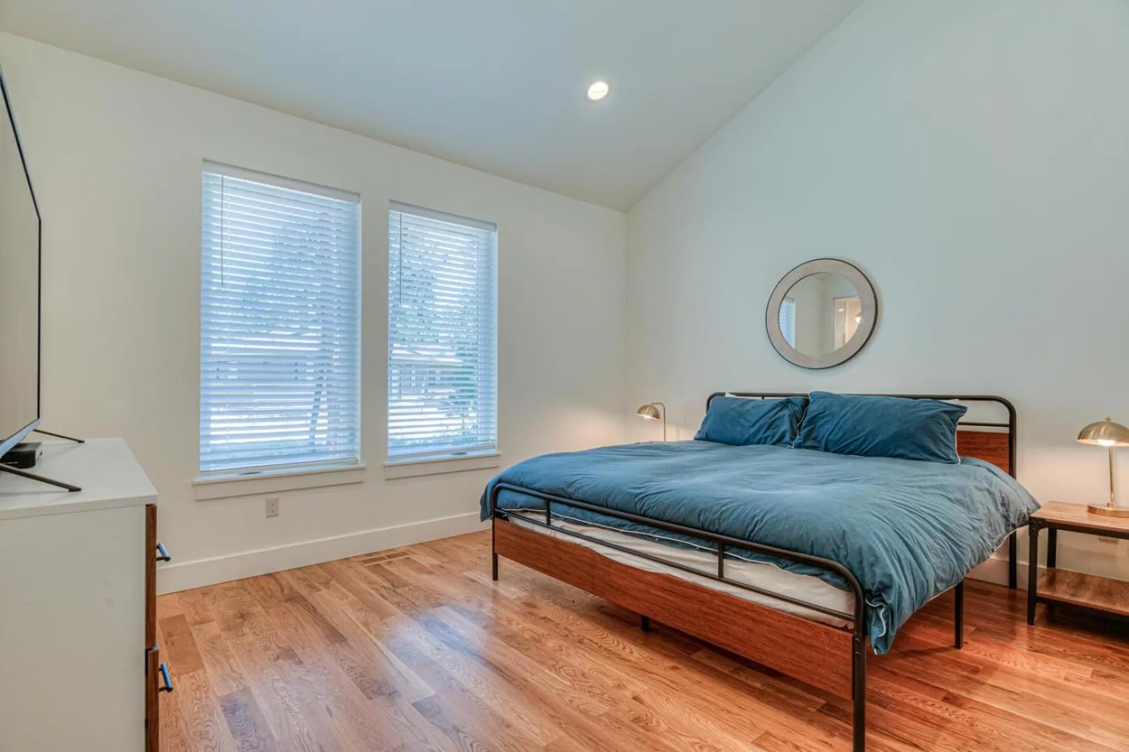 Bed in Kinglet - Unit 24