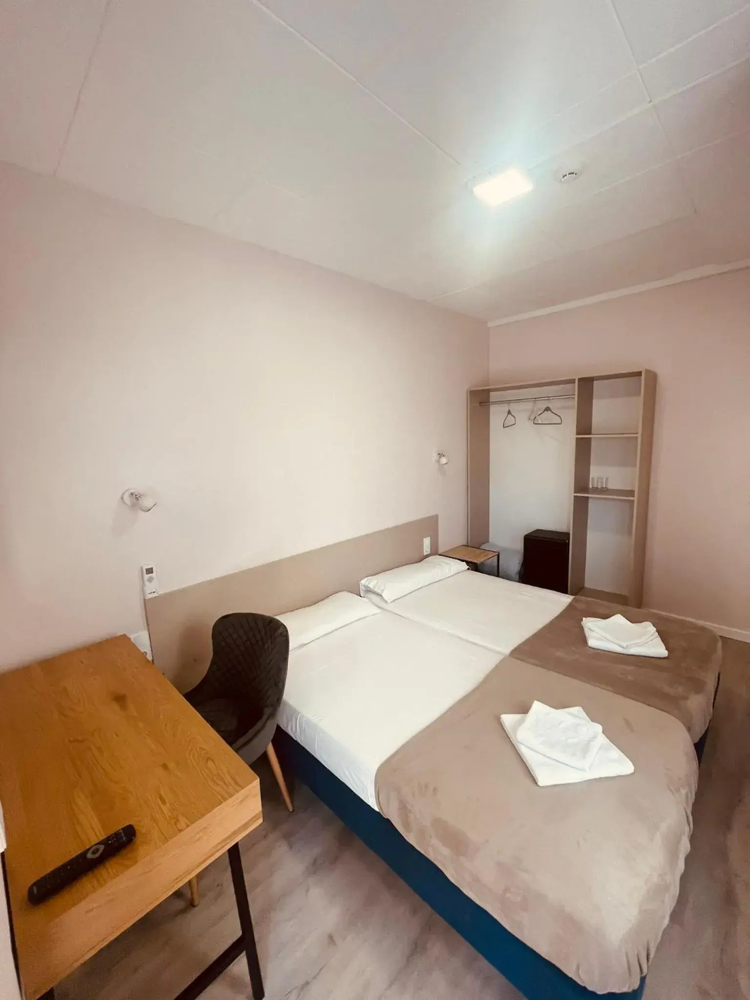 Budget Twin Room in COLIBRI Budget Twin Room in COLIBRI