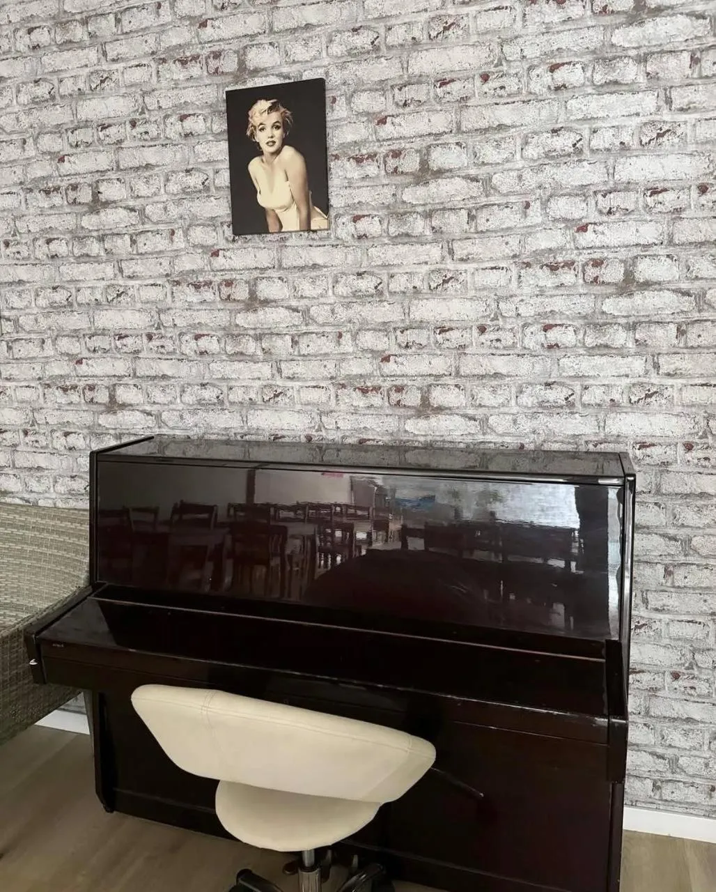 Dining area in COLIBRI