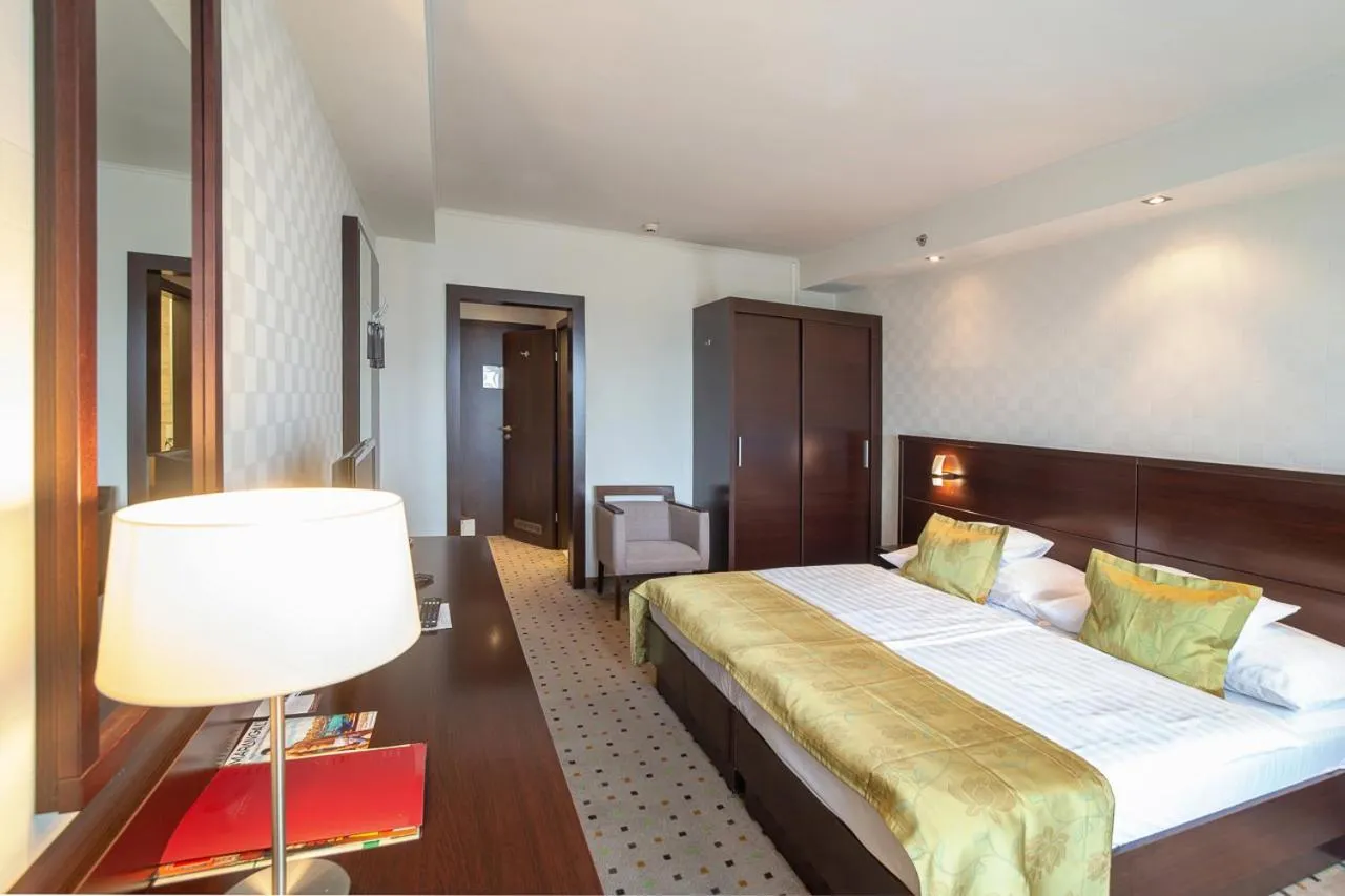 Photo of the whole room, Bed in Hunguest Hotel Gyula