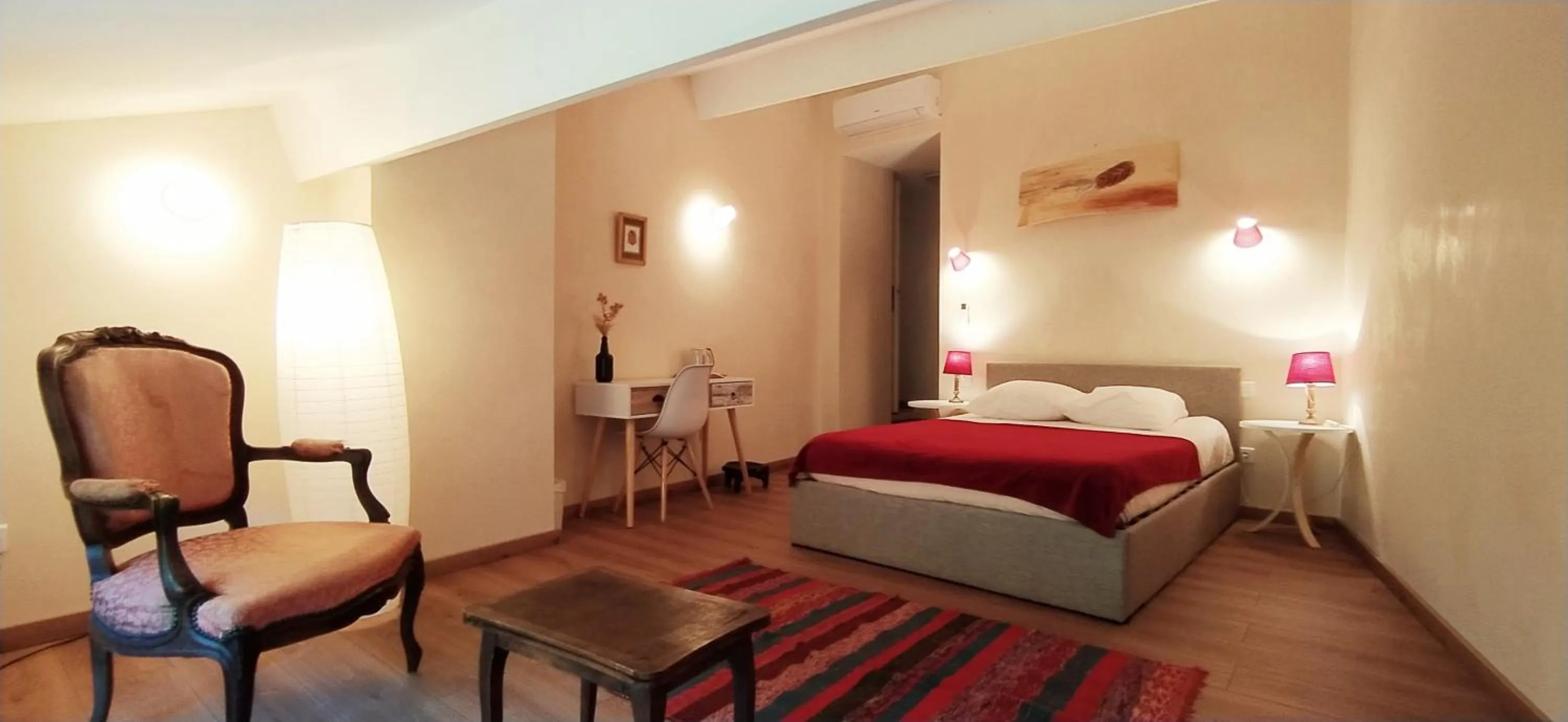 Photo of the whole room in Au bord du verdus