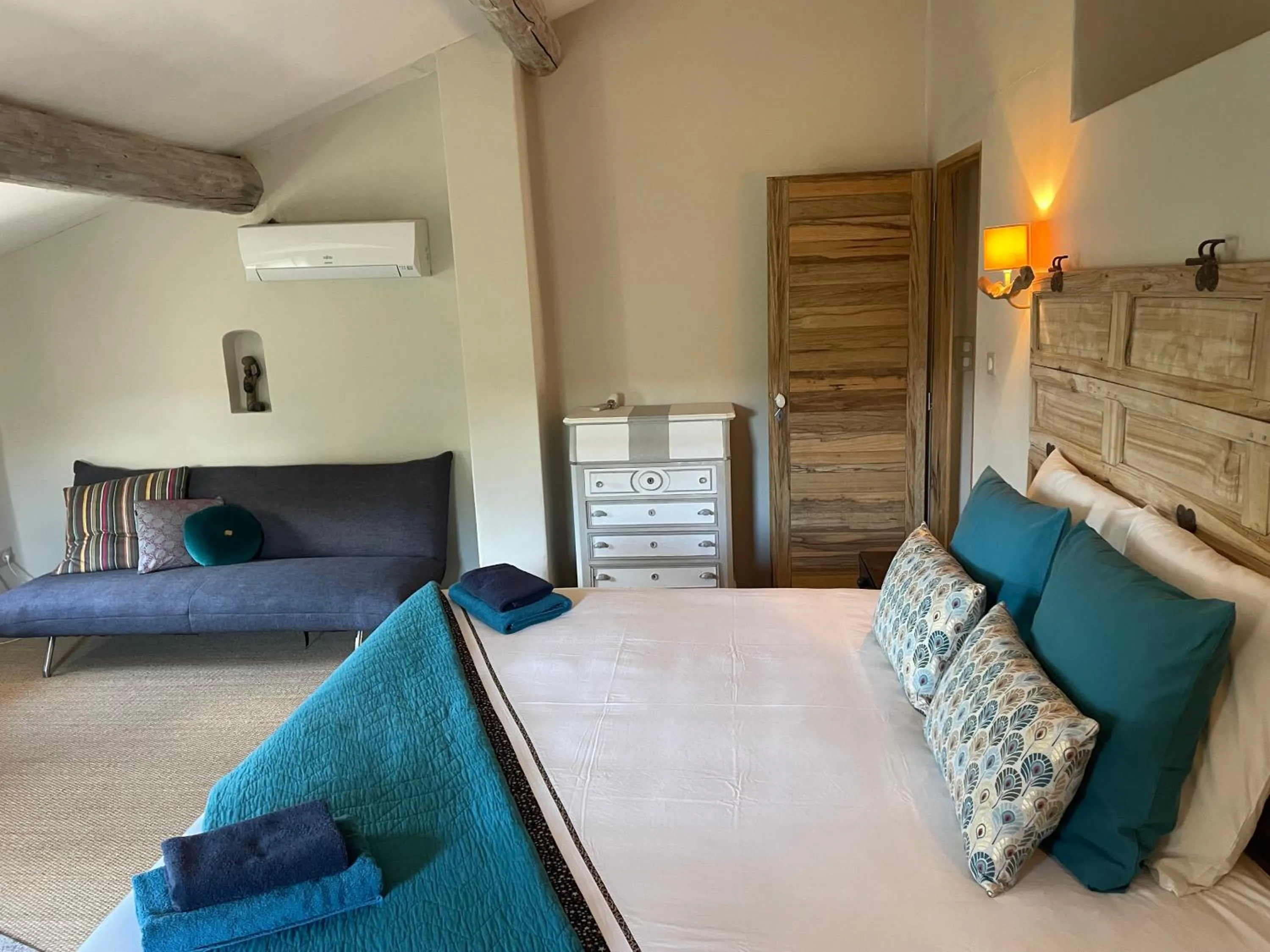 Bedroom, Bed in Côté Dentelles