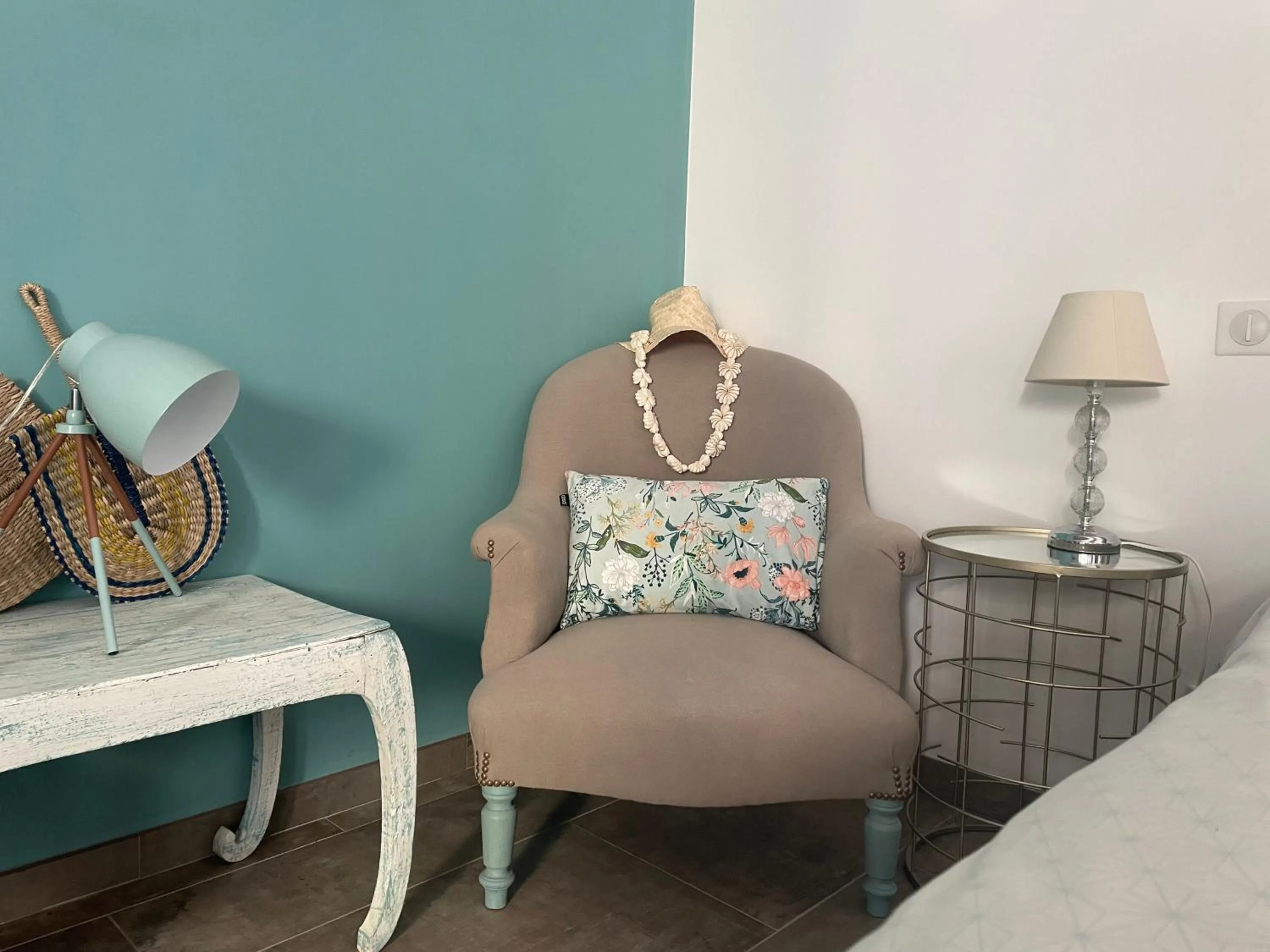 Seating area in Côté Dentelles