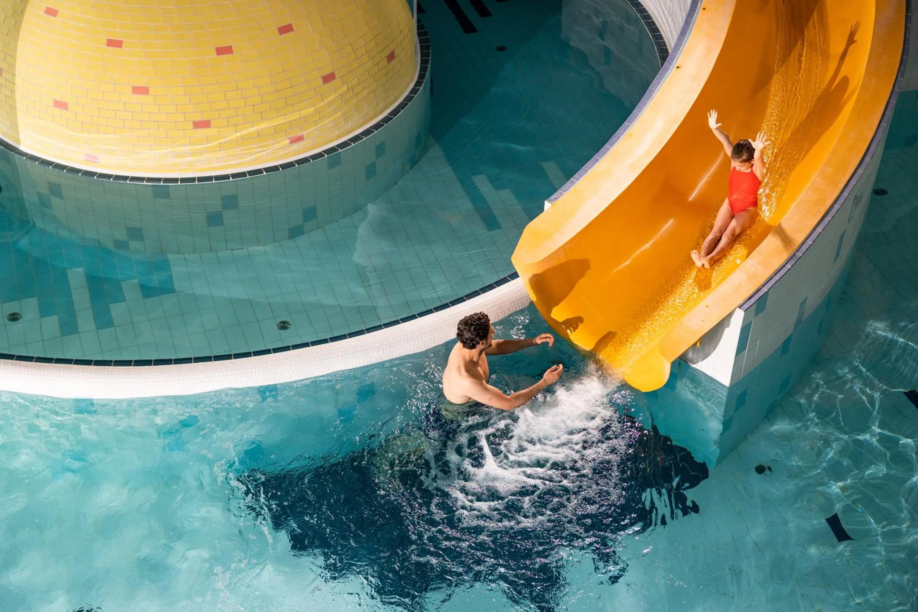 Swimming pool in Hunguest Szeged - ex Forrás