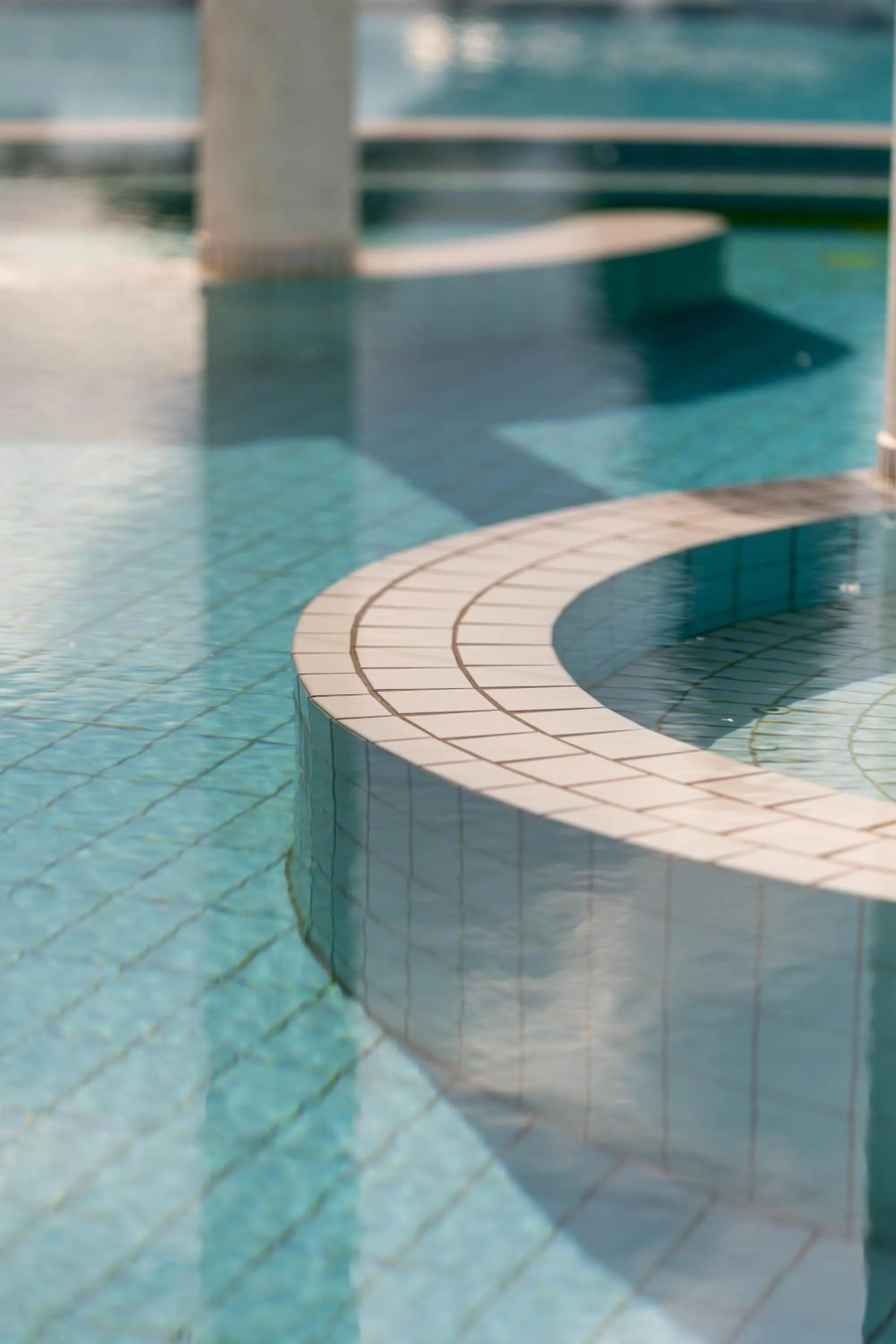 Swimming pool in Hunguest Szeged - ex Forrás