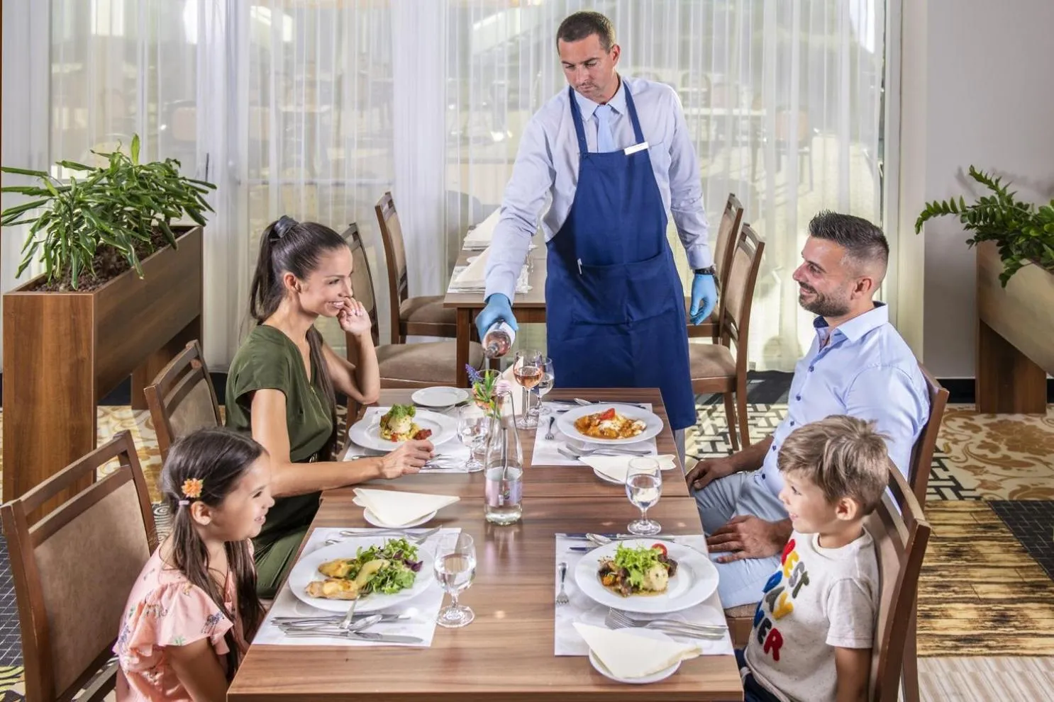 Dining area in Hunguest Szeged - ex Forrás