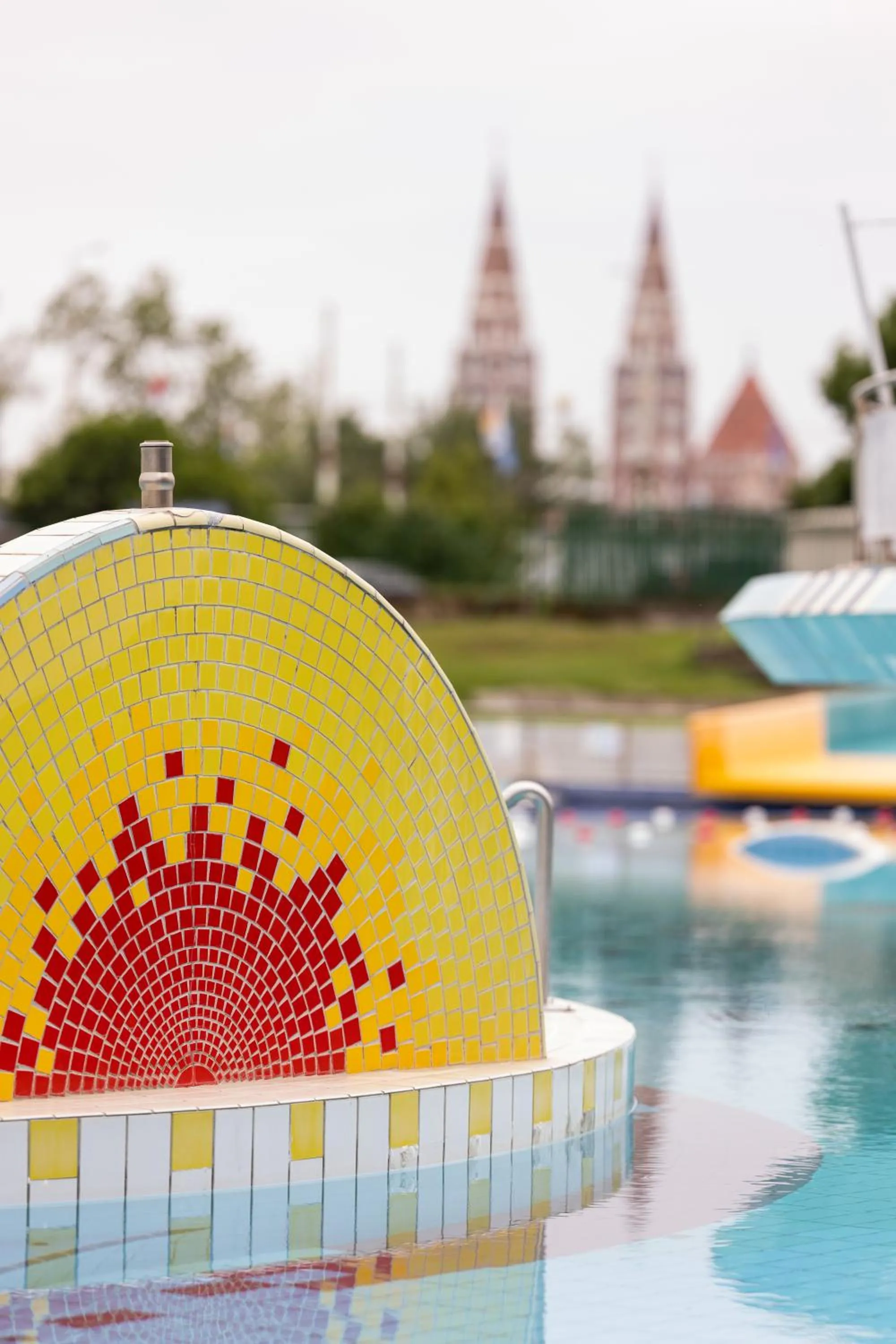 Swimming pool in Hunguest Szeged - ex Forrás