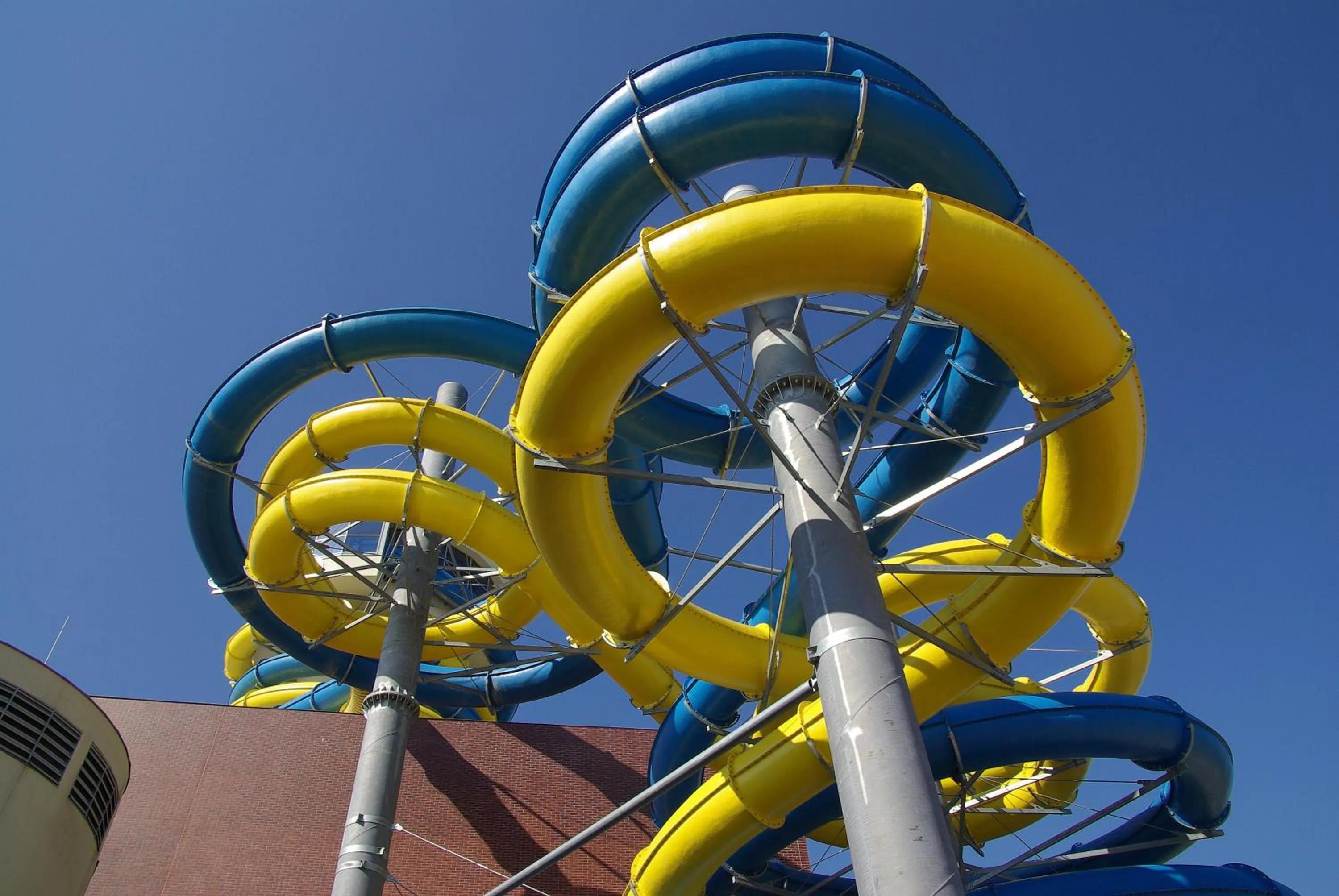 Swimming pool in Hunguest Szeged - ex Forrás