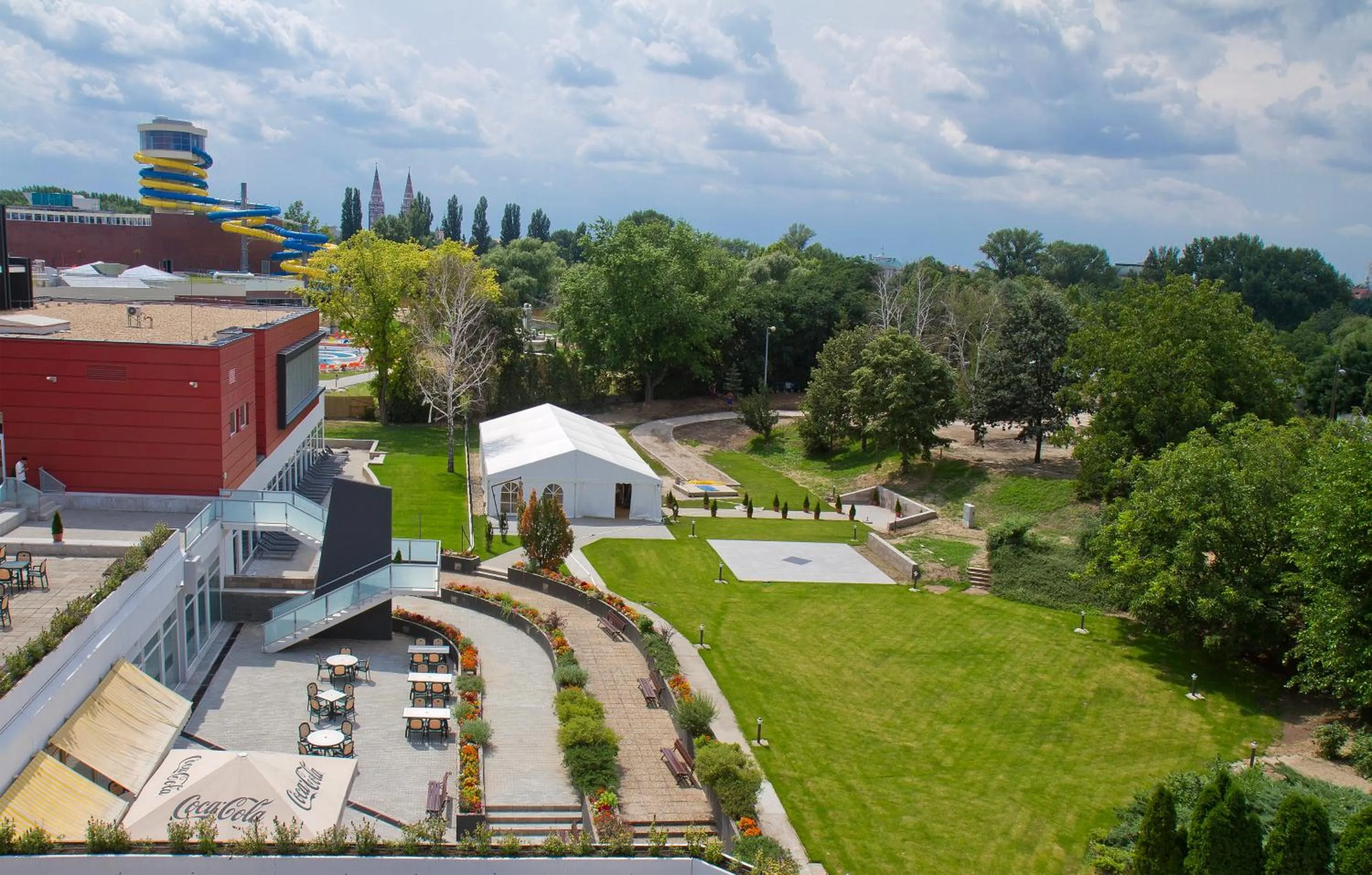 Facade/entrance in Hunguest Szeged - ex Forrás