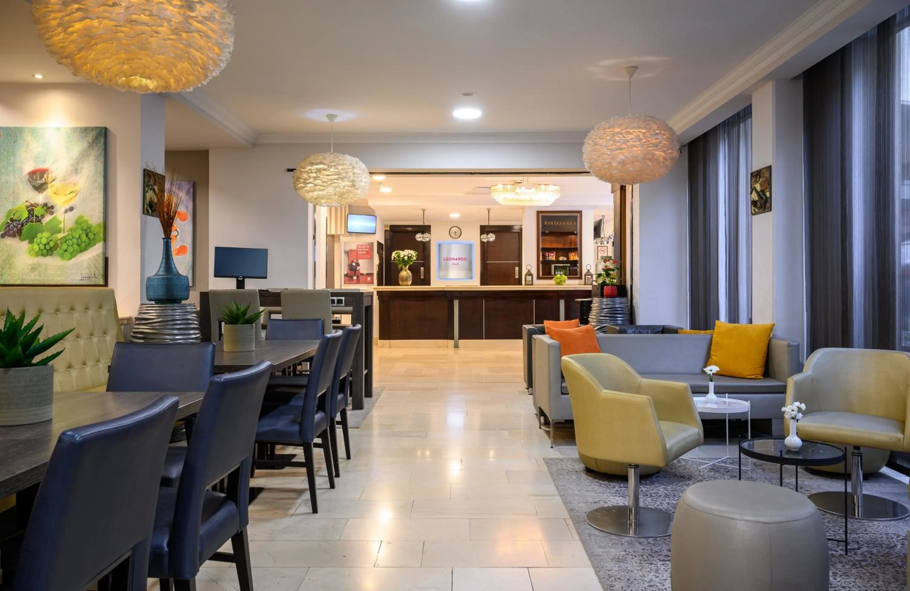 Lounge or bar in Leonardo Hotel Budapest