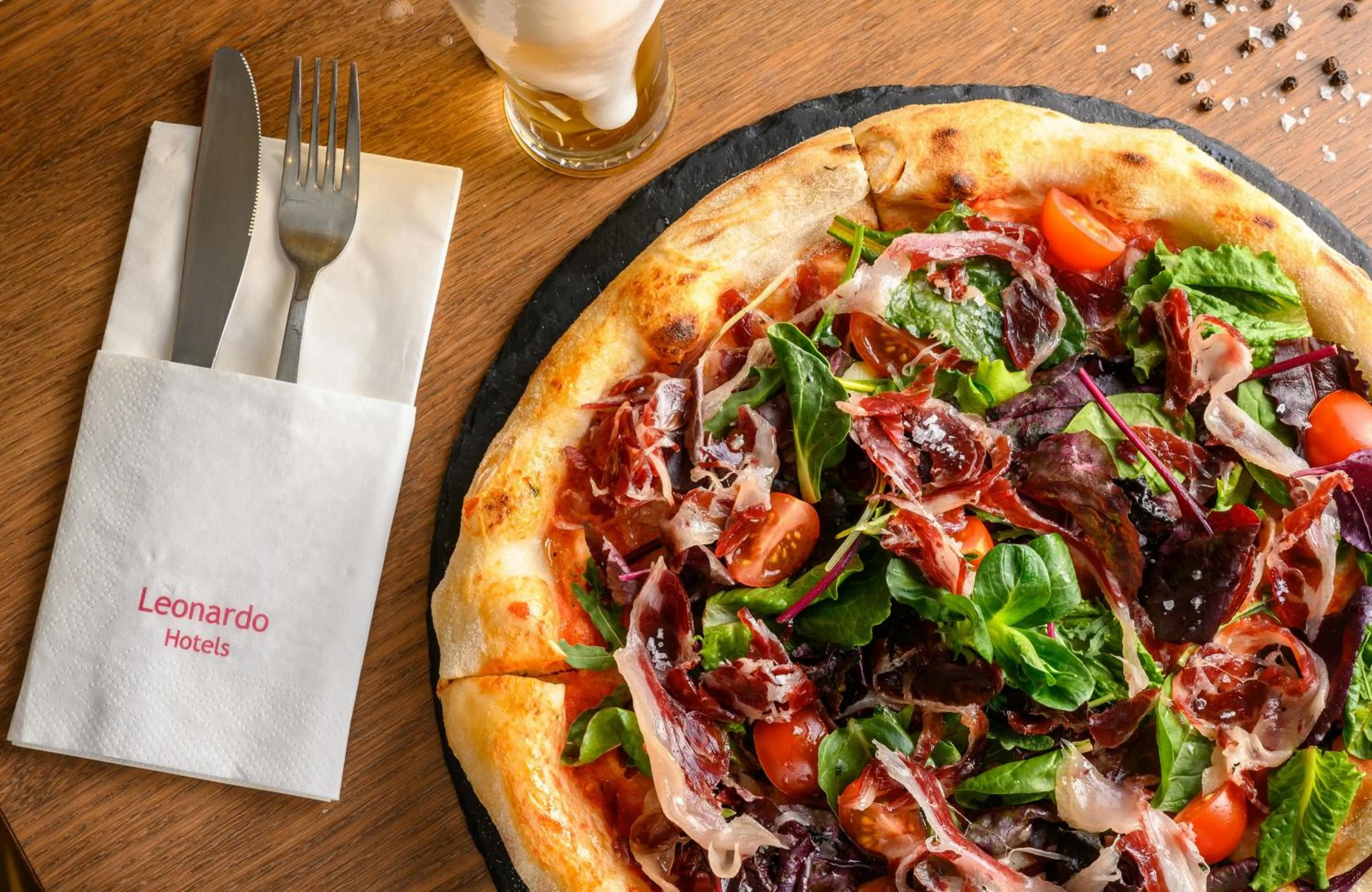 Restaurant/places to eat in Leonardo Hotel Budapest